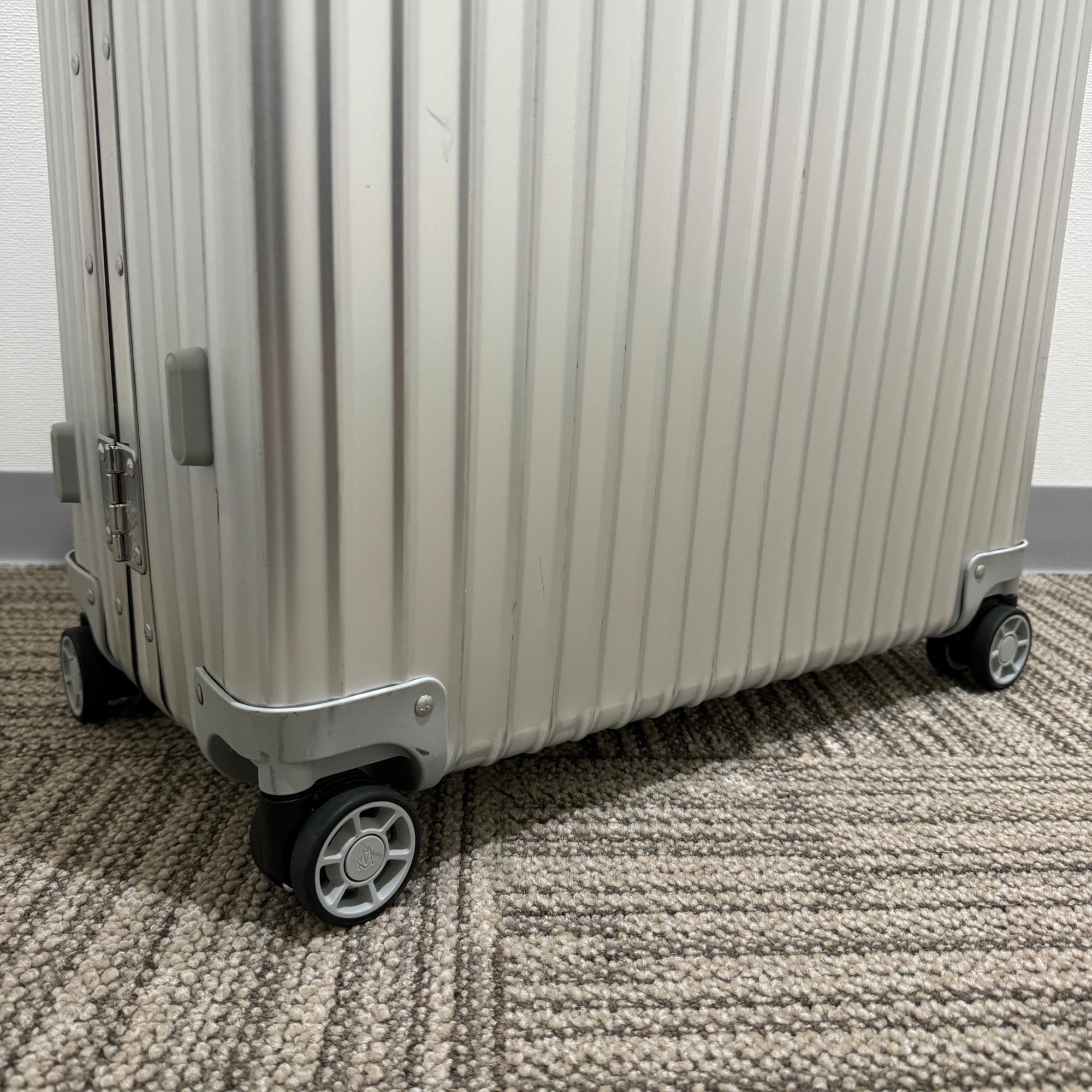 リモワ クラシック チェックインL 972.73 中古美品 84リットル 4輪