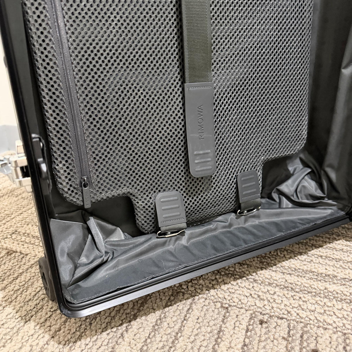 リモワ クラシック 中古美品 U973.75.01.4 100リットル 4輪