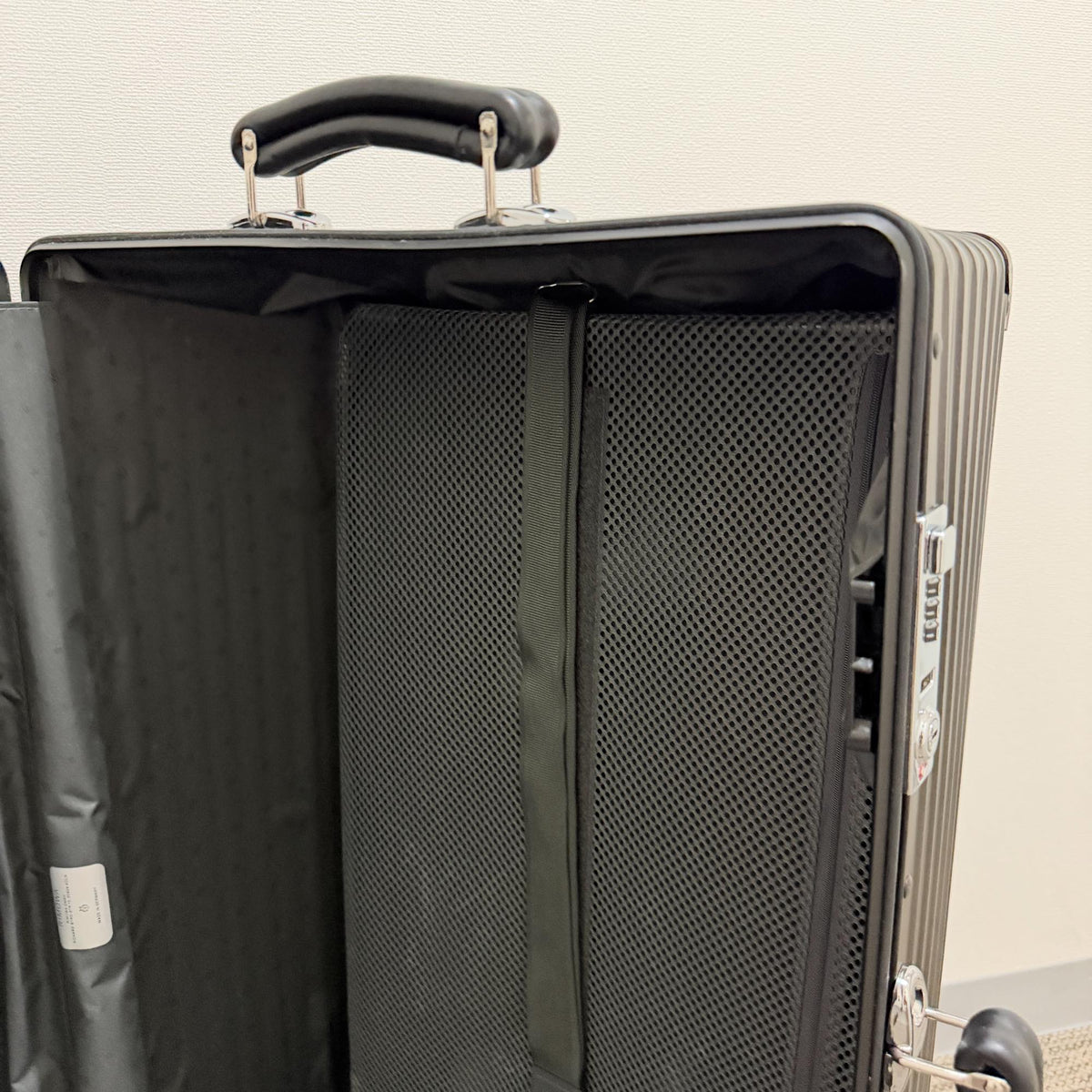 リモワ クラシック 中古美品 U973.75.01.4 100リットル 4輪
