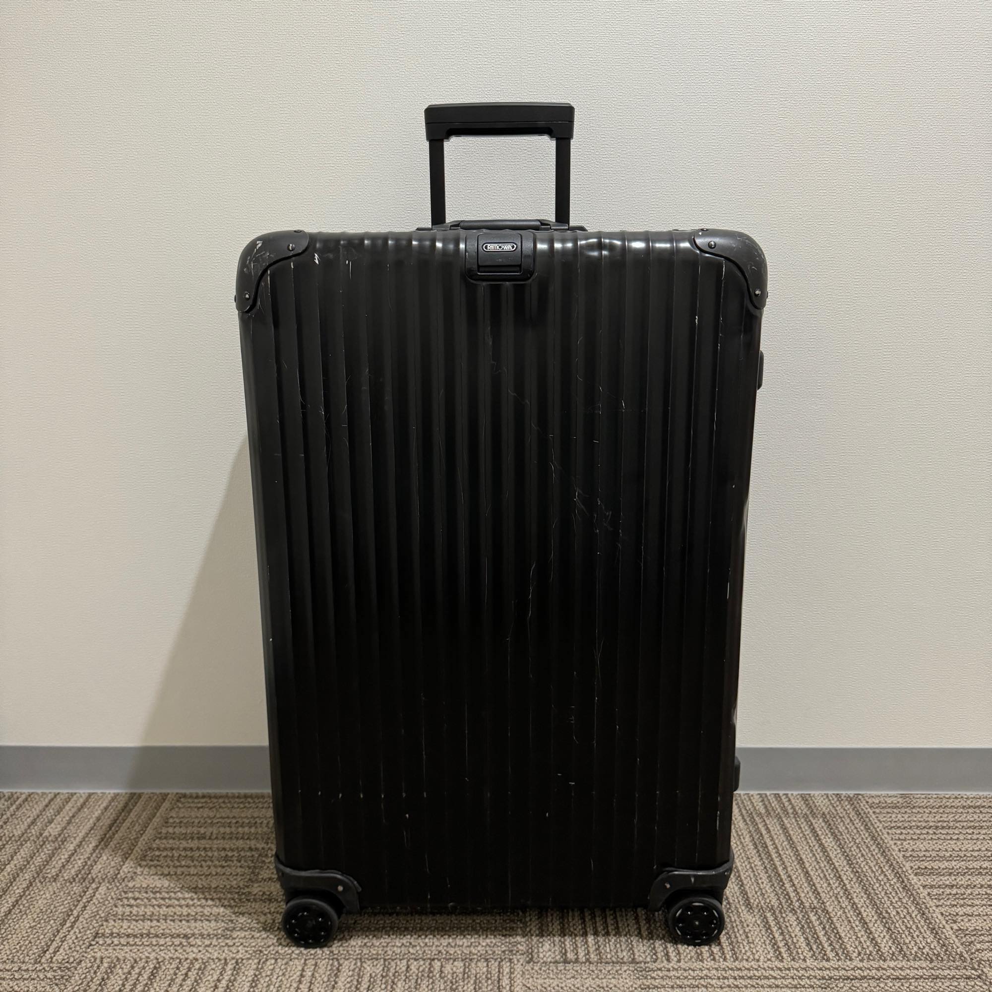 RIMOWA 986.67 トパーズ 旧モデル 黒アルミ 26L 4輪 リモワ トパーズ ステルス 986.16.11.2 98リットル 4輪 – リモワ