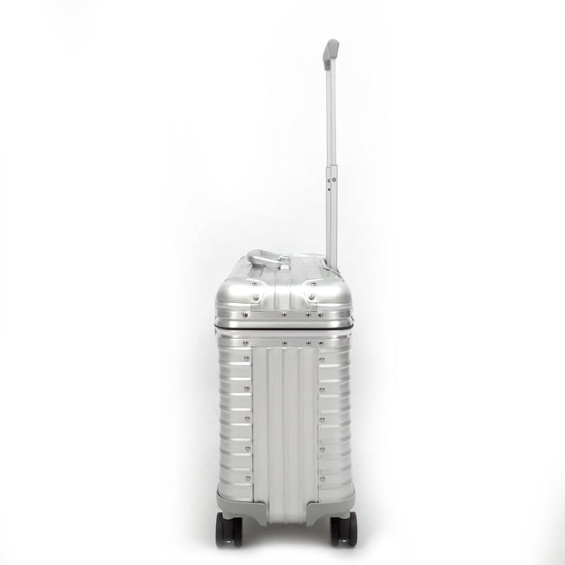 ルフトハンザ　リモワ　パイロット　1749148　34リットル　4輪