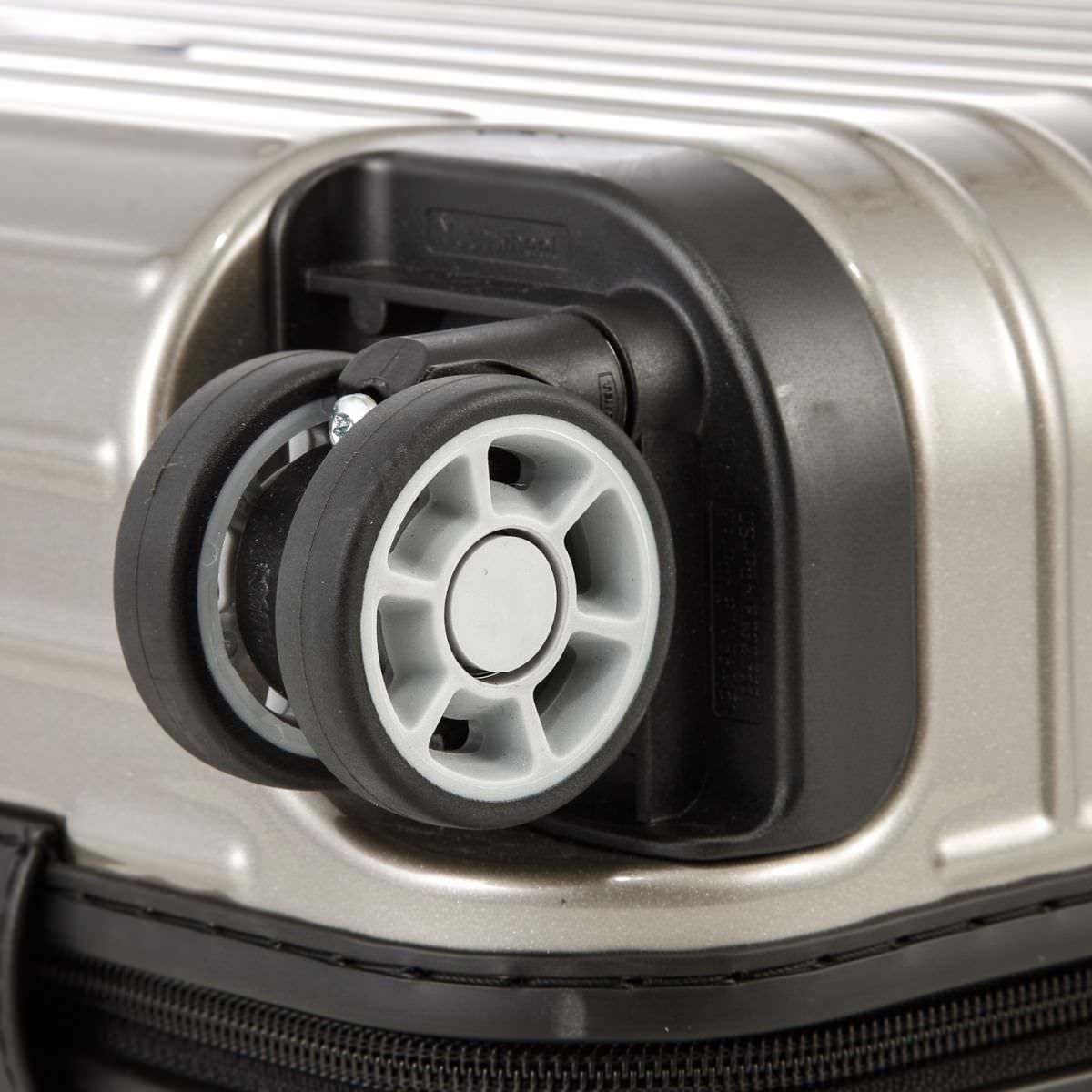 リモワ サルサ 810.56.35.4 52リットル 4輪 – リモワ(RIMOWA)専門通販