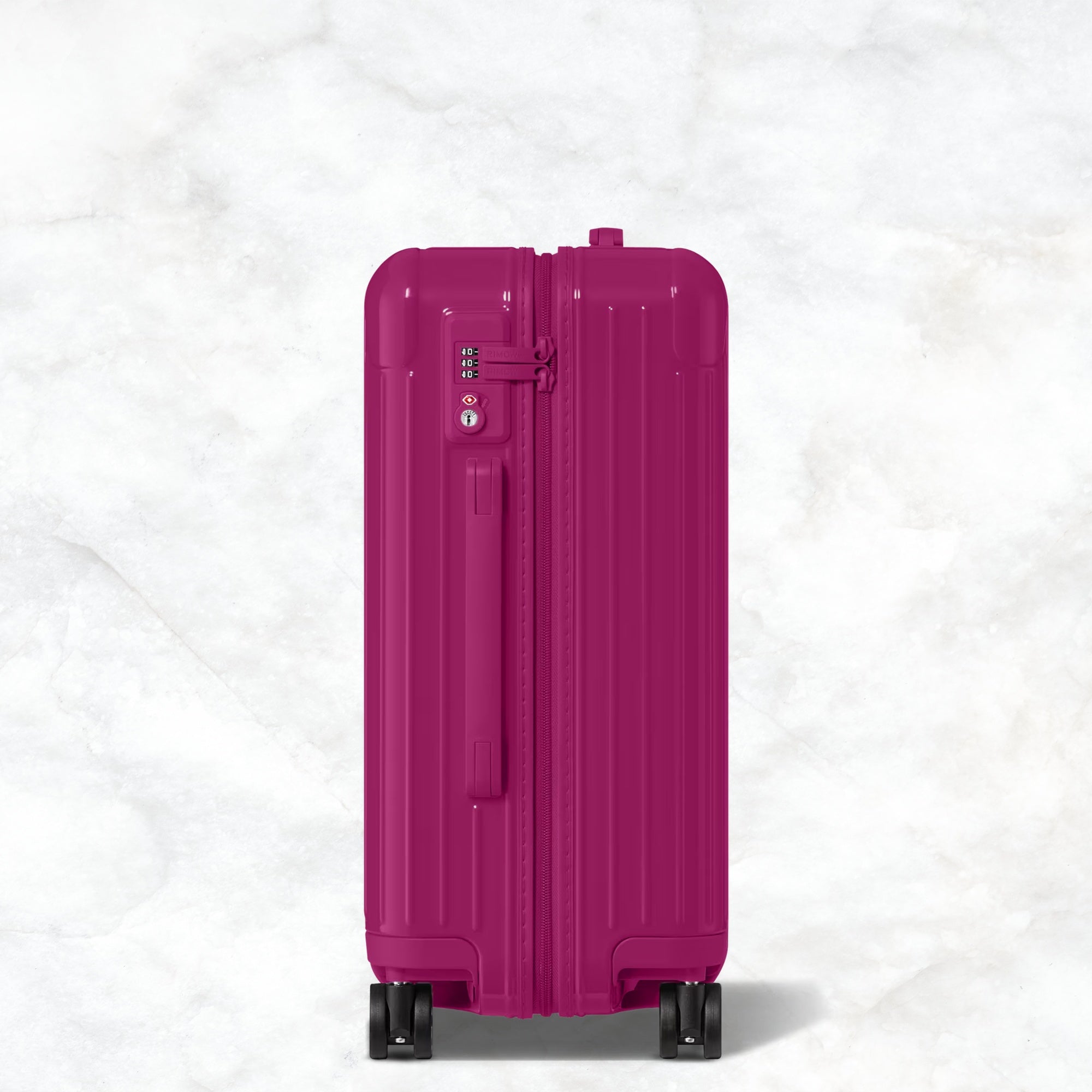 リモワ　エッセンシャル　832.53.17.1　キャビン　グロスマゼンタパープル　36L