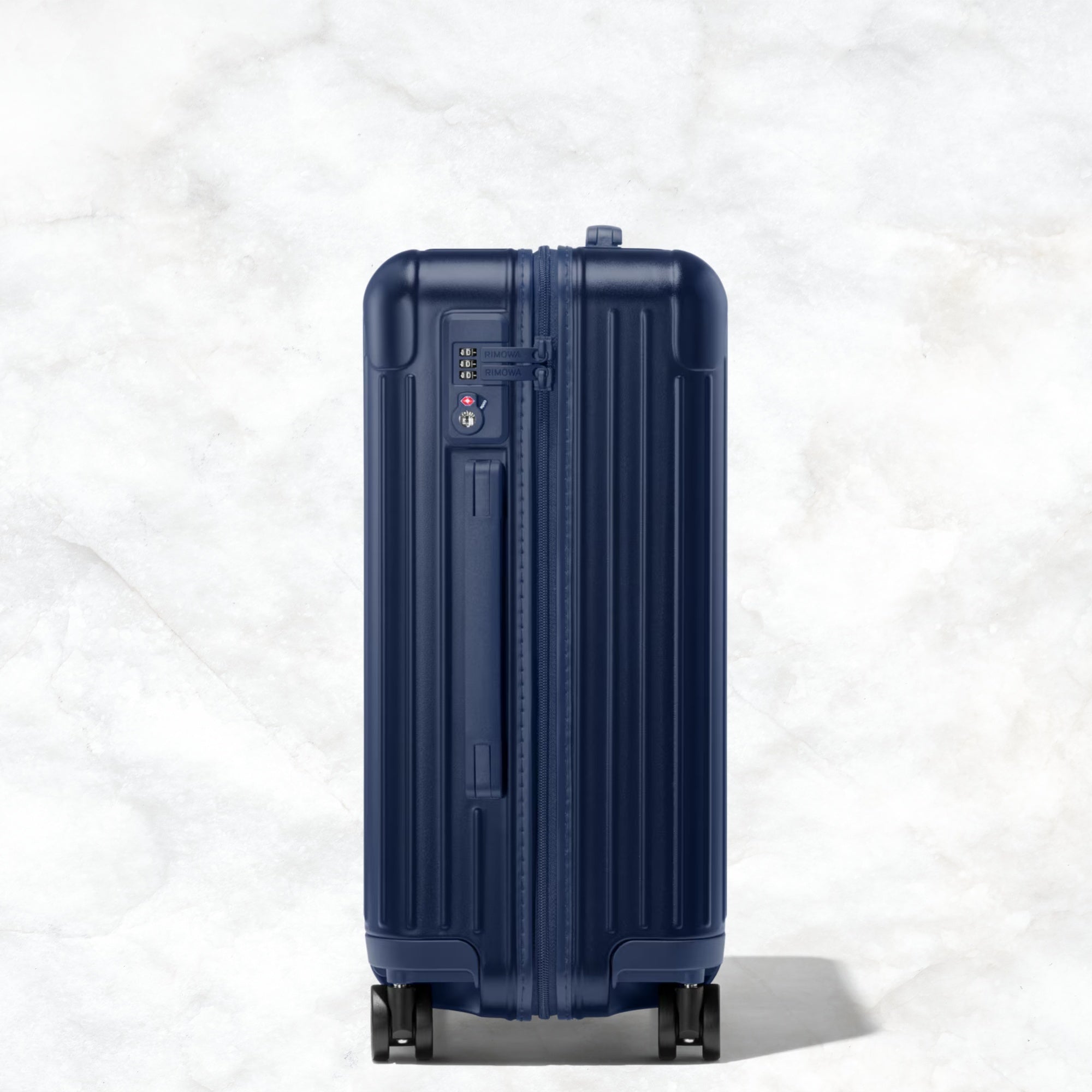 RIMOWA リモワ　エッセンシャル　　36L マットブルー リモワ エッセンシャル 832.53.69.1 キャビン 36L マットブルー