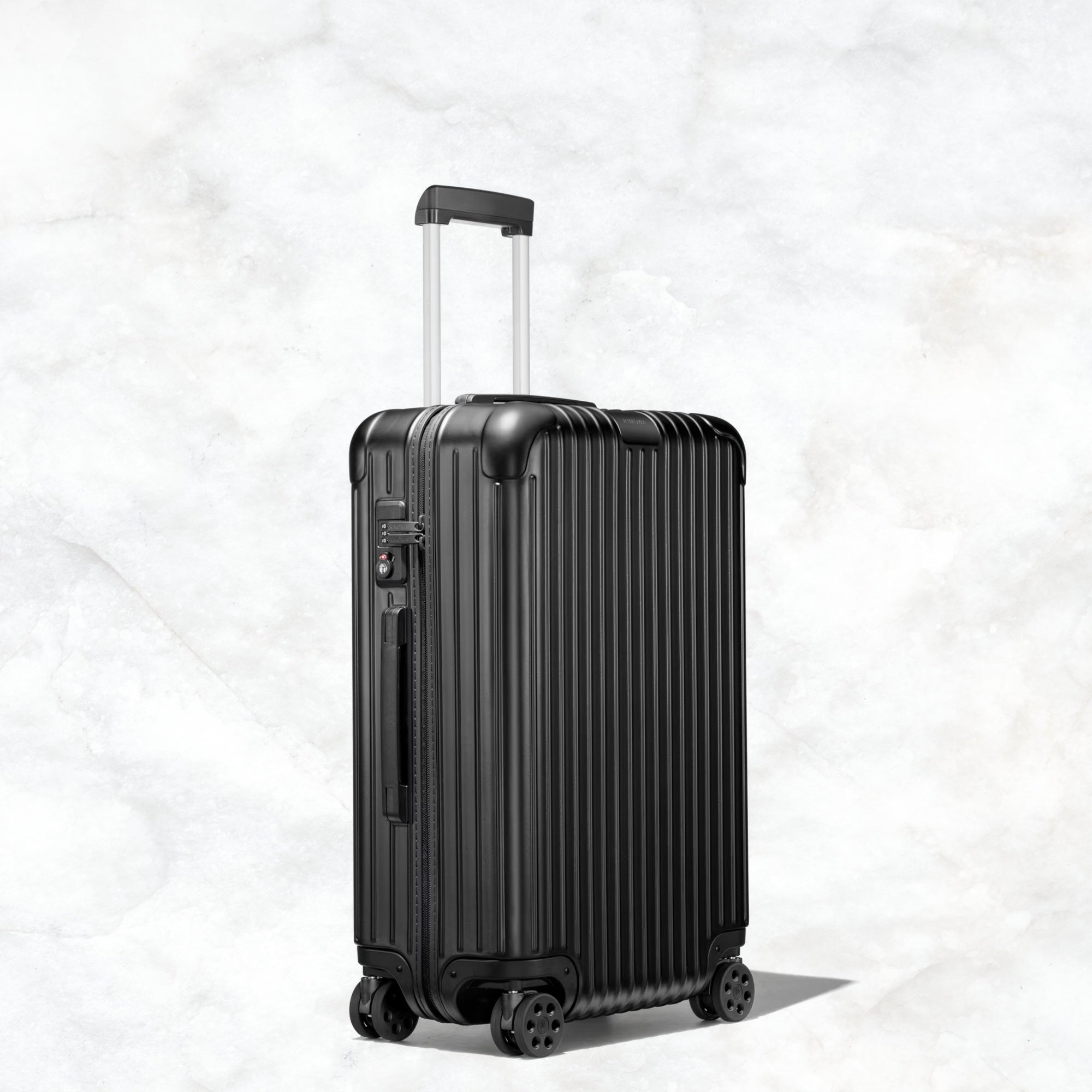 現行モデル❗️RIMOWAマットブラック　エッセンシャルチェックインL 1度使用 リモワ エッセンシャル 832.63.63.1 チェックインM 60L マットブラック