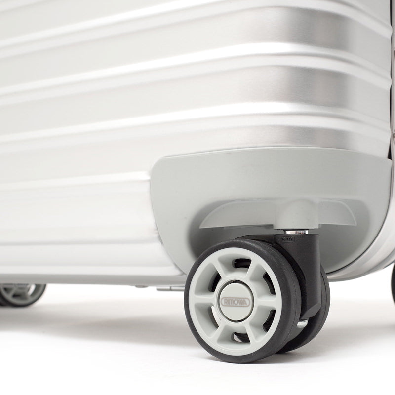 リモワ トパーズ 923.40.00.4 26リットル 4輪 – リモワ(RIMOWA)専門