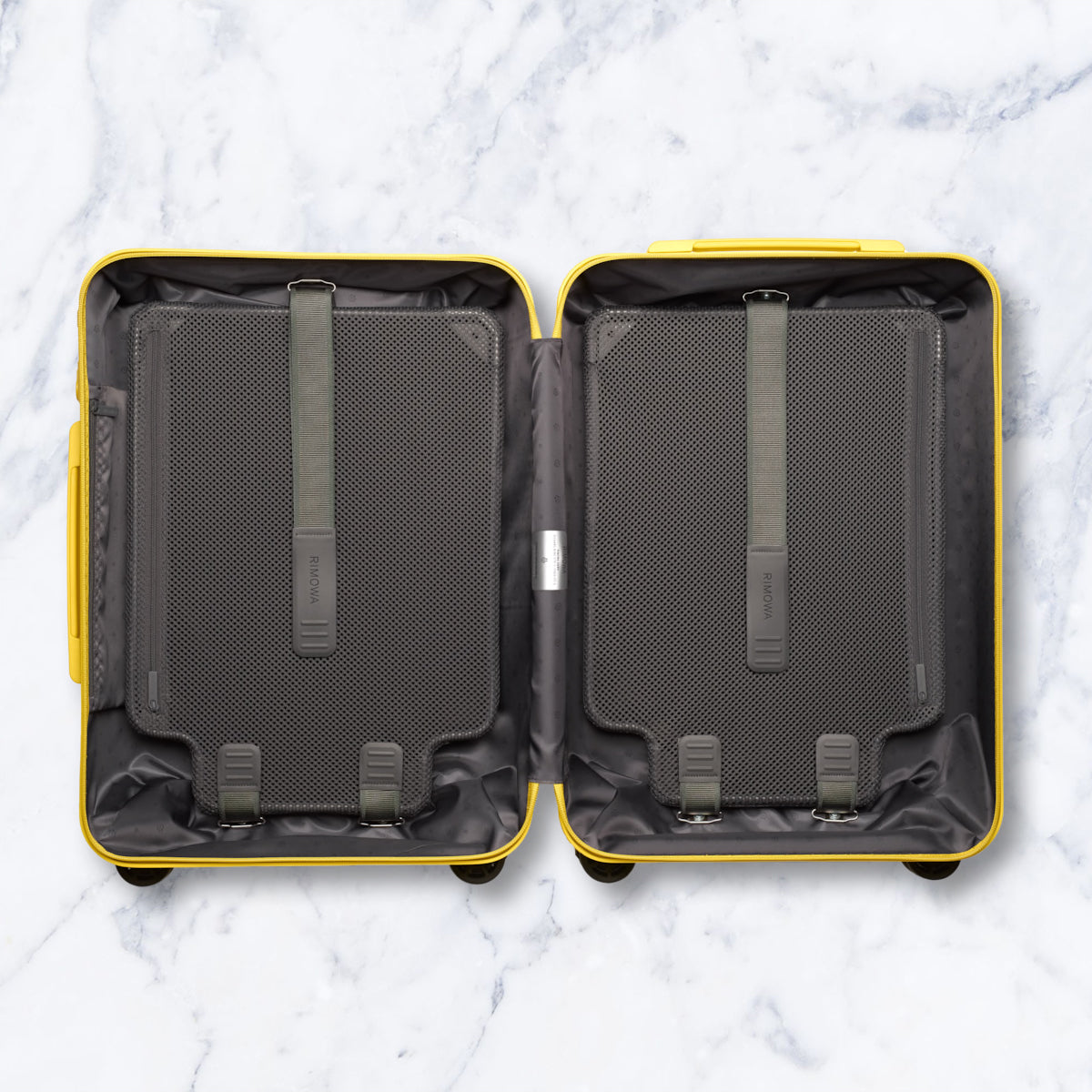 未使用・限定色 RIMOWA エッセンシャル キャビン 36L サフランイエロー リモワ エッセンシャル 83253864 キャビン 36L サフランイエロー