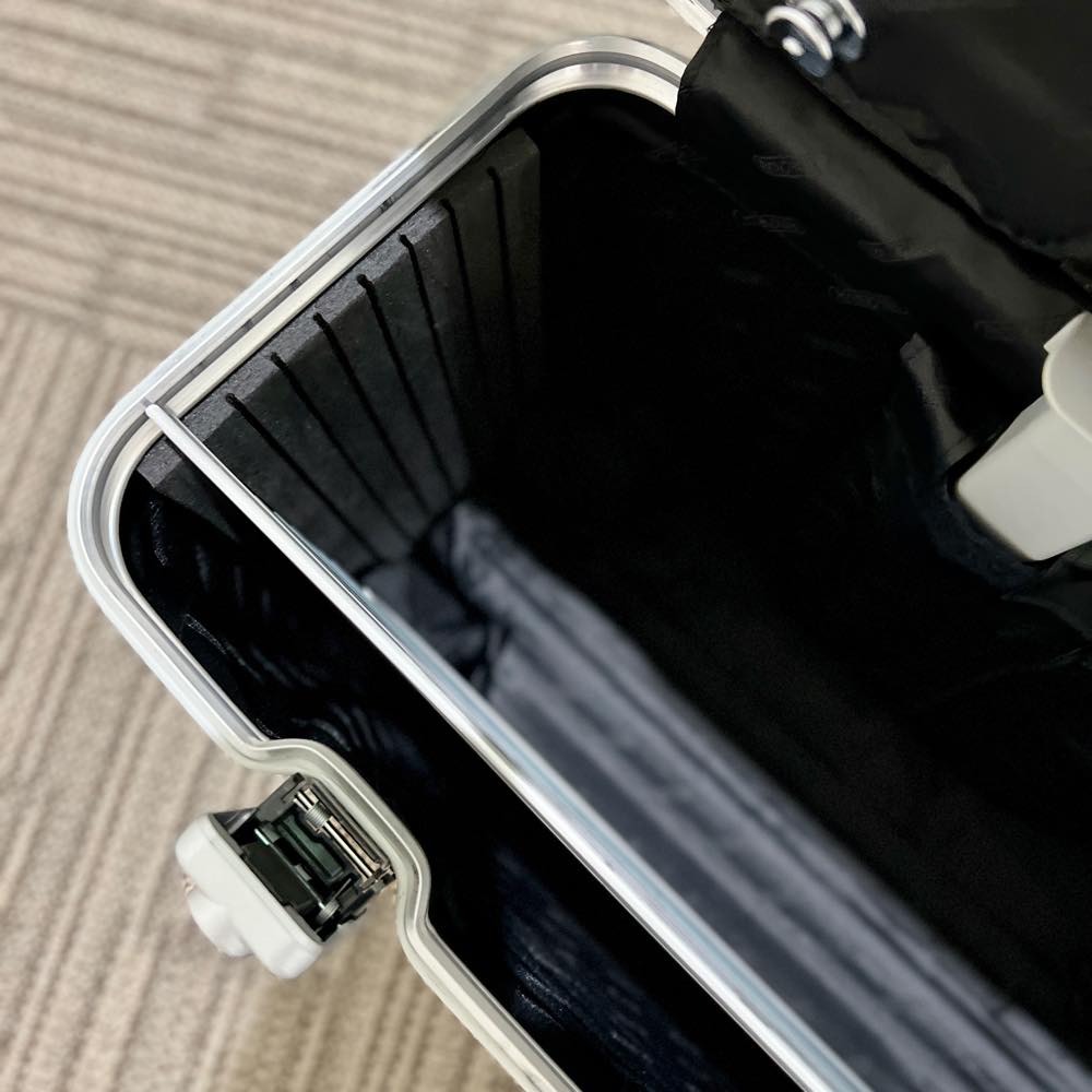 リモワ　パイロット　920.50　中古美品　カスタマイズ　34リットル　4輪