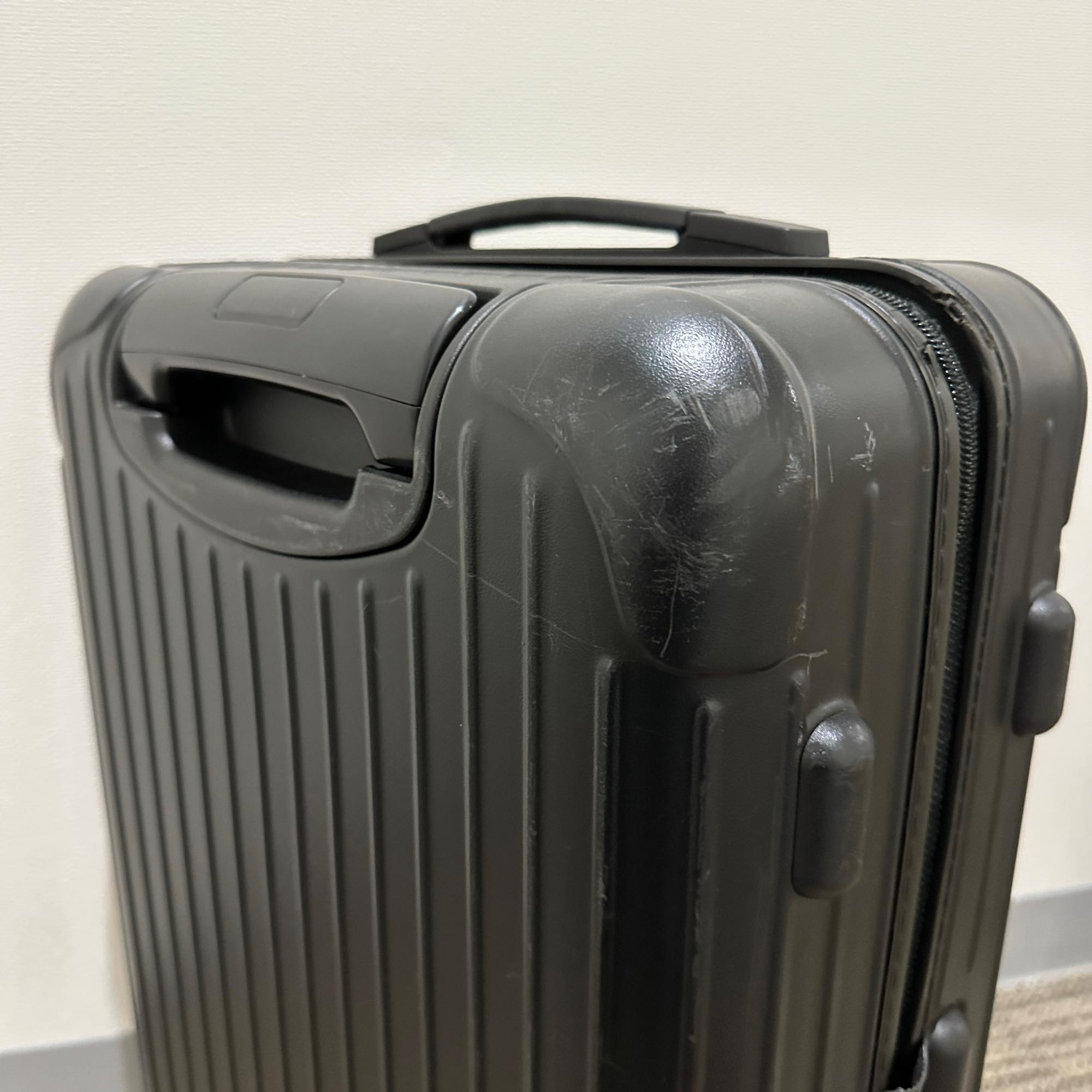 【ジャンク】リモワ　サルサ　811.52.32.4　ジャンク商品　32リットル　4輪
