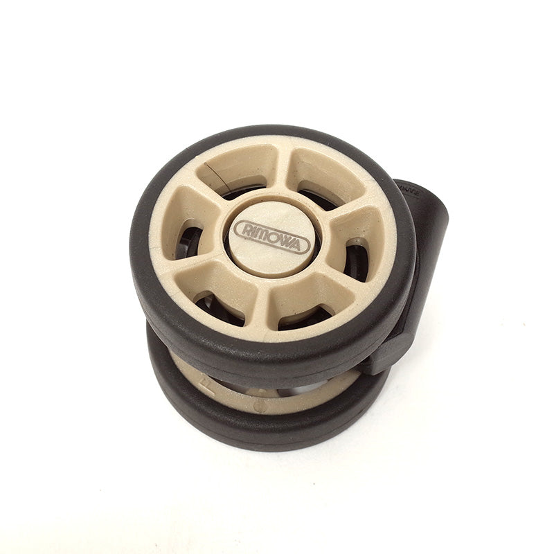 リモワ 50mmロゴ入りマルチホイール ベージュ2