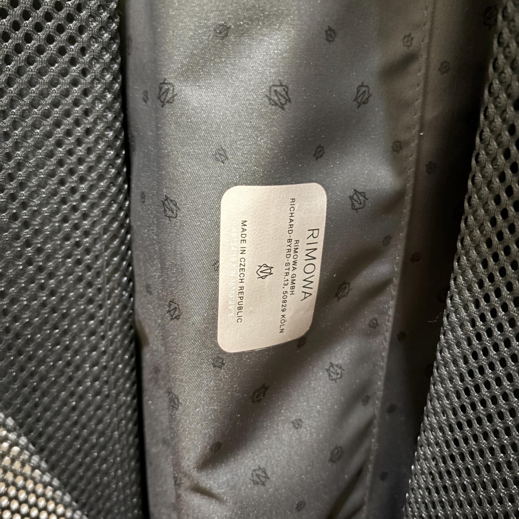 リモワ　エッセンシャル　832.52.65.4　キャビンS　アウトレット品　34L　レッド