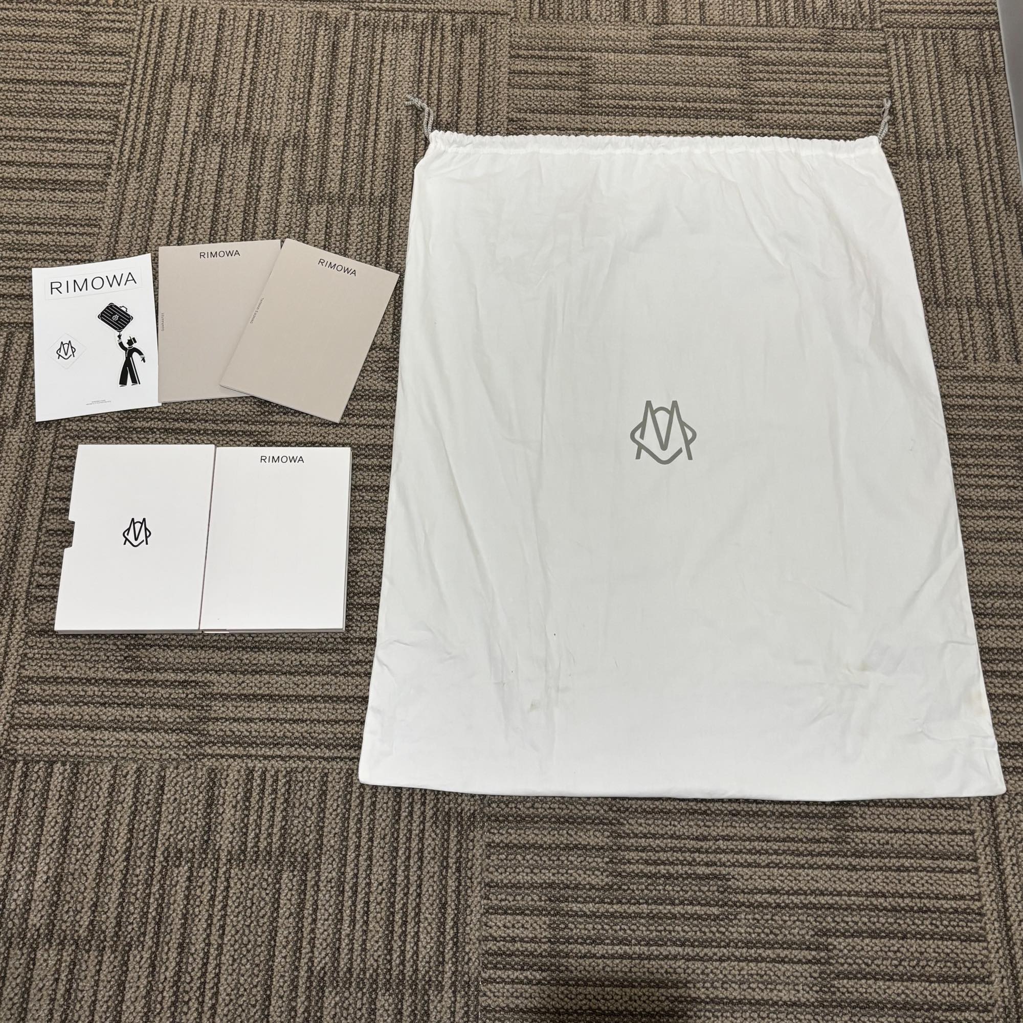 リモワ　エッセンシャル　832.52.65.4　キャビンS　アウトレット品　34L　レッド