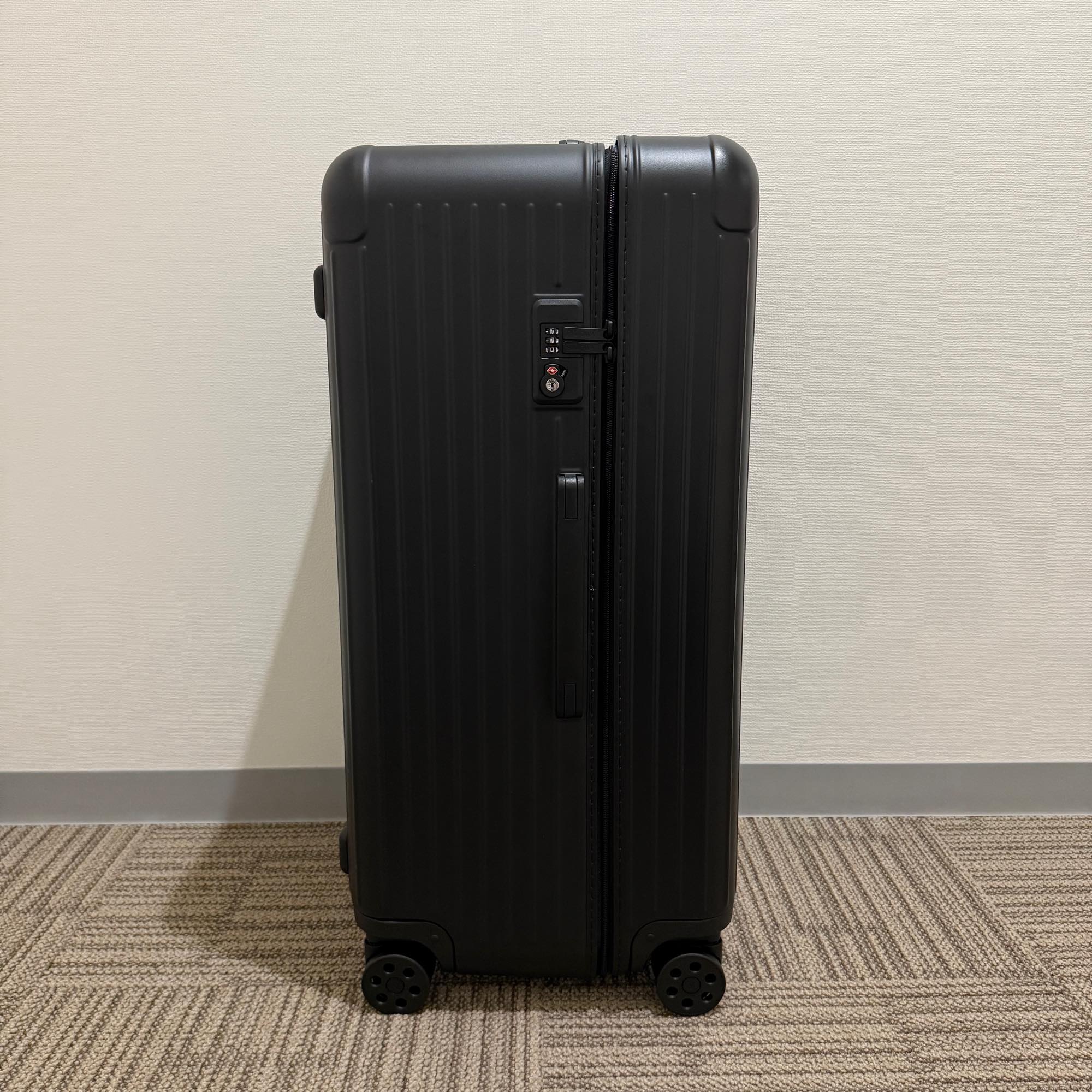 リモワ エッセンシャル 832.80 アウトレット商品 トランク101L マット