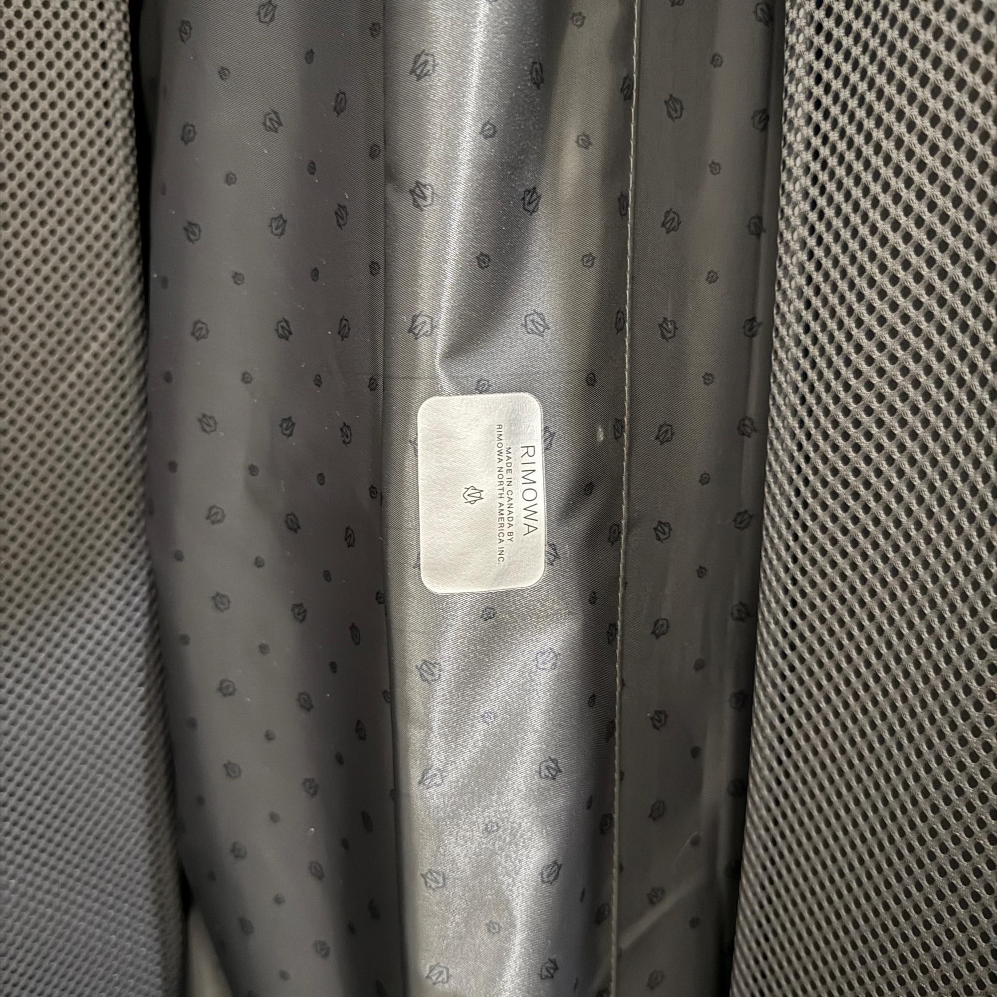 リモワ エッセンシャル 832.80 アウトレット商品 トランク101L マットブルー