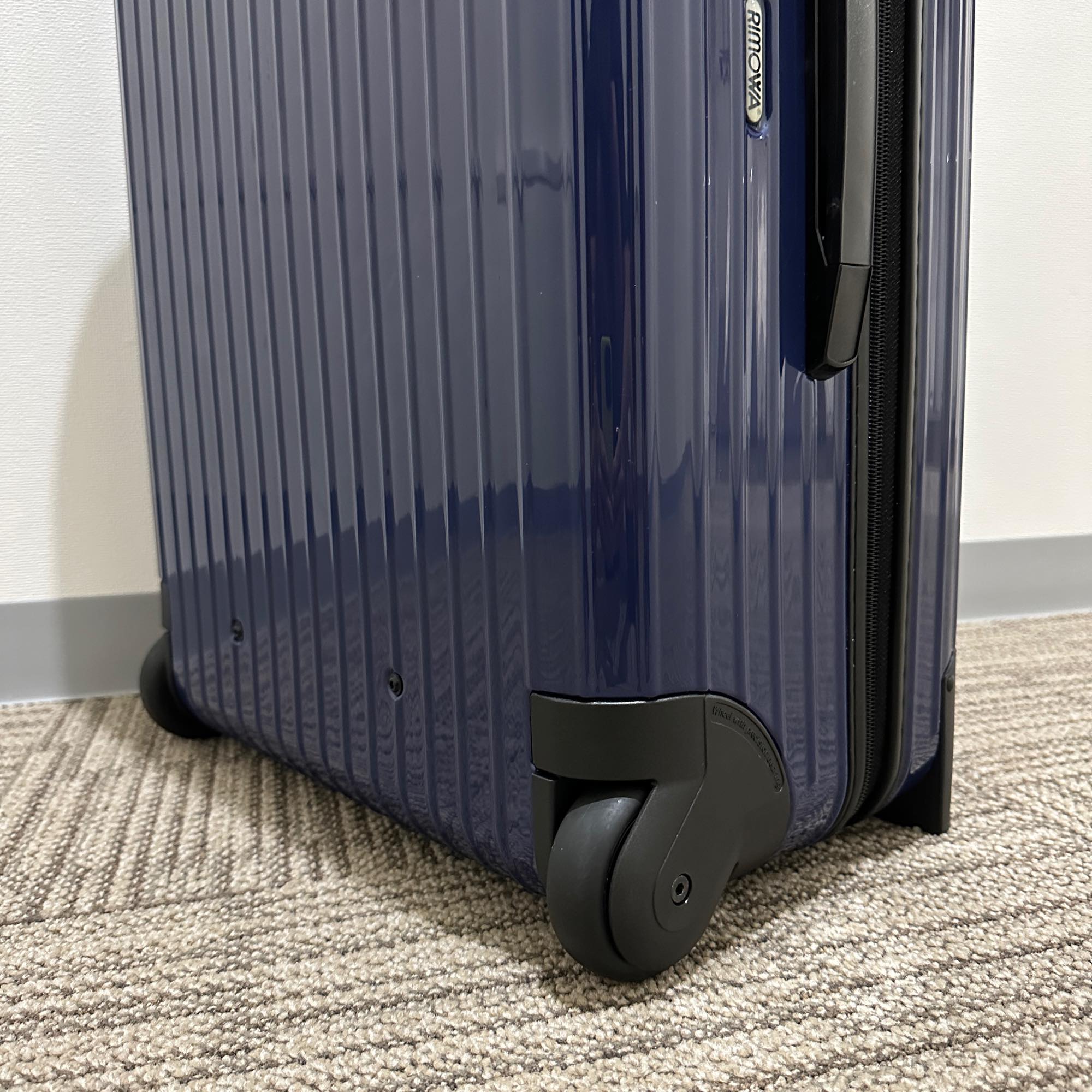 リモワ　サルサ　857.63　新古品　60リットル　2輪