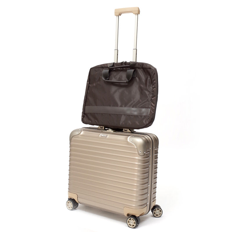 リモワ　トパーズ チタニウム　923.40.03.4　アウトレット商品　26リットル　4輪