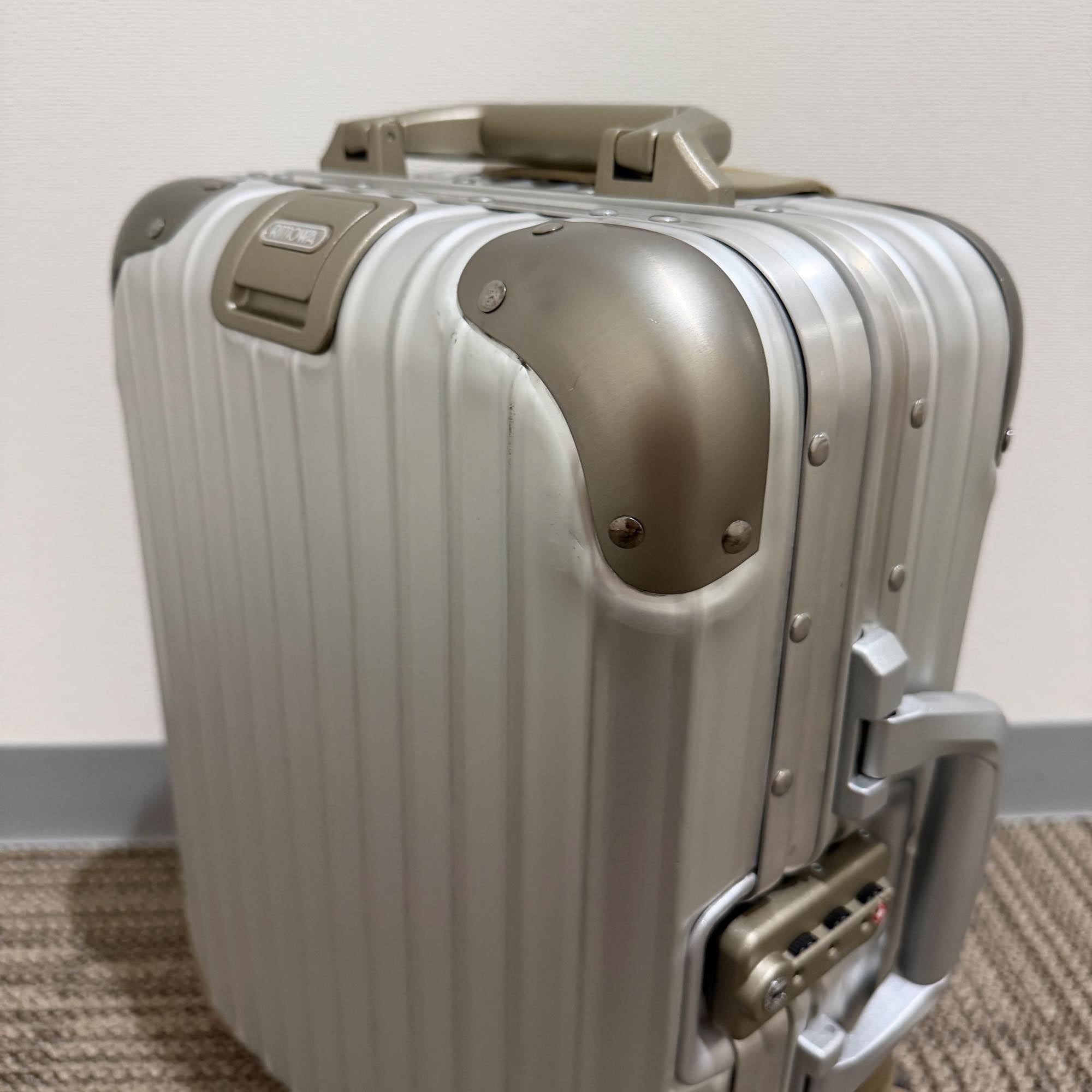 リモワ　トパーズキッズトロリー　923.42.00.2-2　中古美品　20リットル　2輪