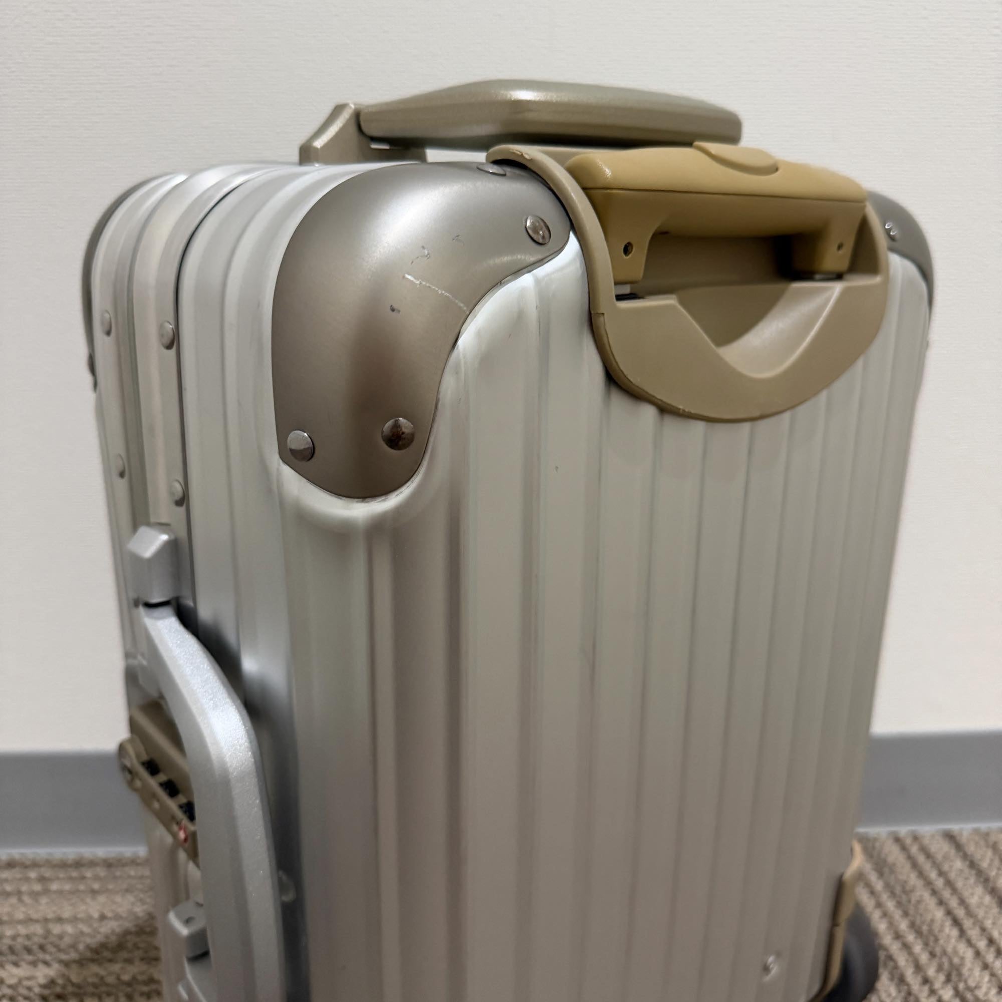 リモワ　トパーズキッズトロリー　923.42.00.2-2　中古美品　20リットル　2輪