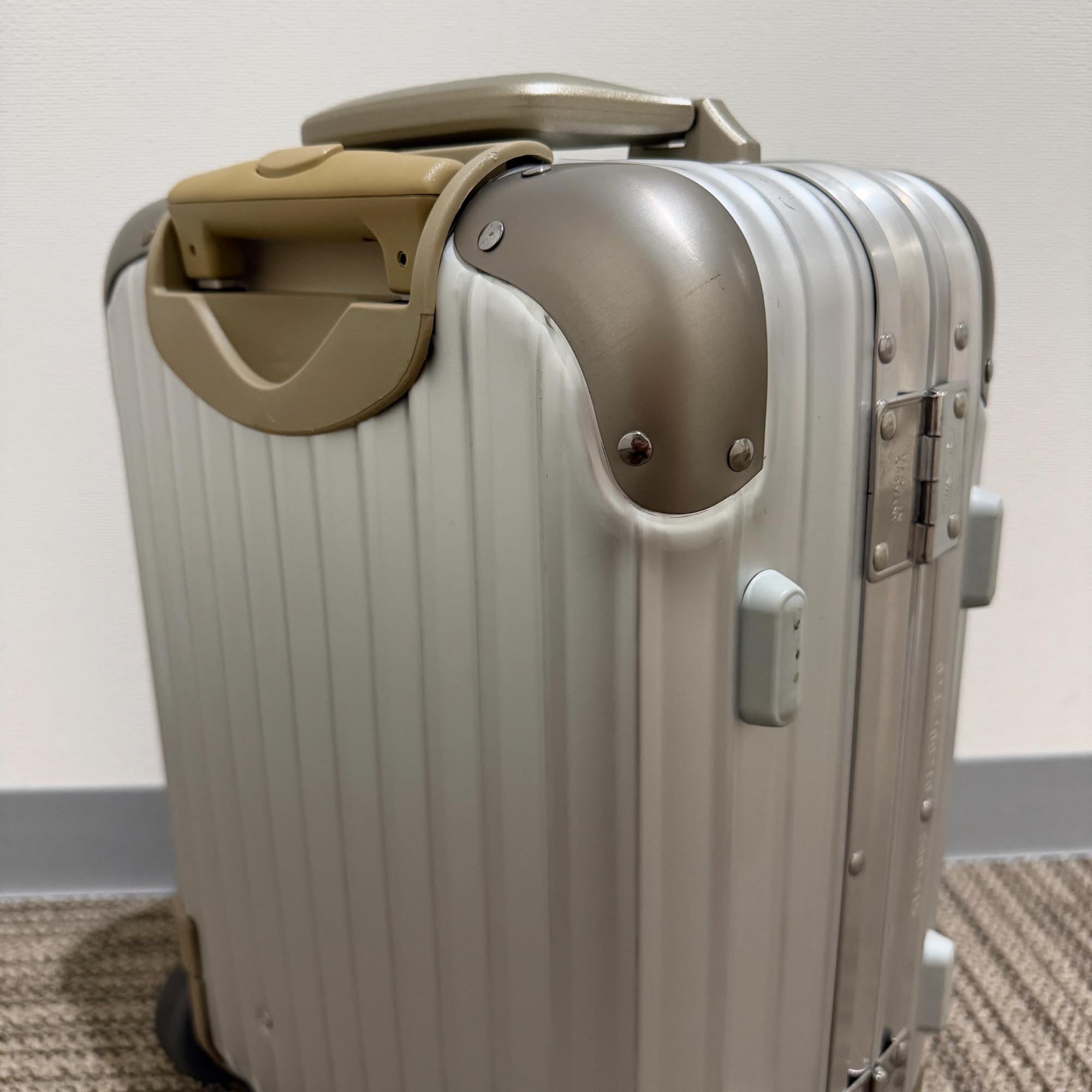 リモワ　トパーズキッズトロリー　923.42.00.2-2　中古美品　20リットル　2輪