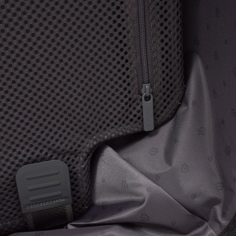 エッセンシャル ルフトハンザエディション Check-In M ブラック 60L　在庫商品