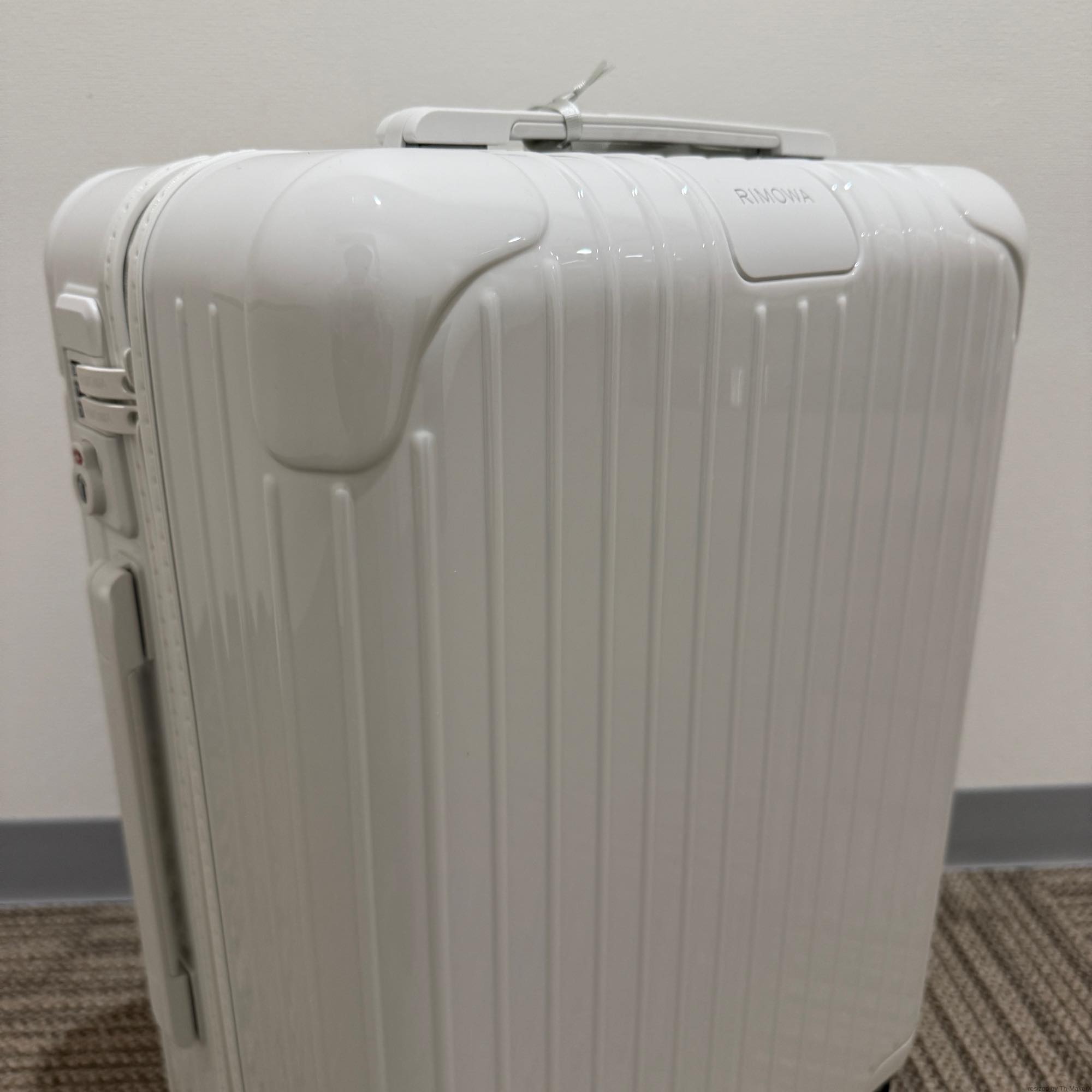 リモワ エッセンシャル　832.53.66.1　キャビン　37L　在庫商品　ホワイト