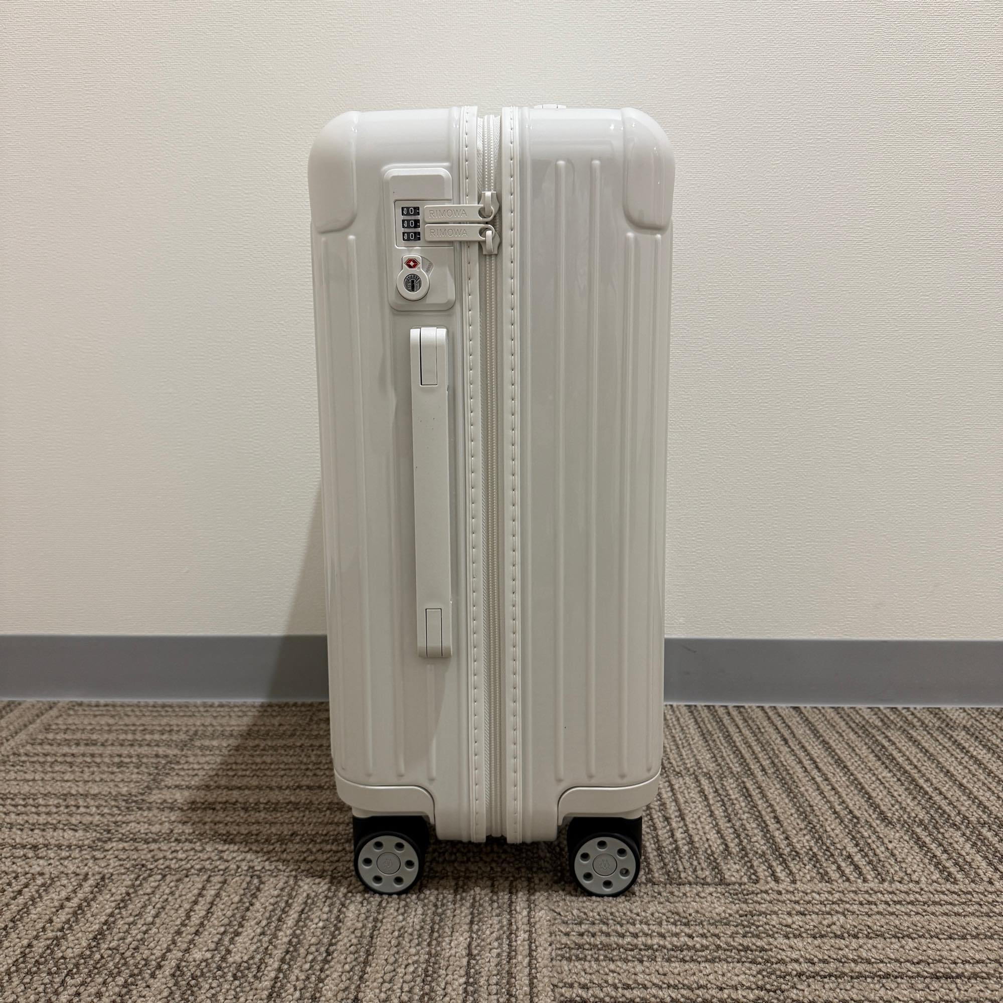 リモワ エッセンシャル　832.53.66.1　キャビン　37L　在庫商品　ホワイト