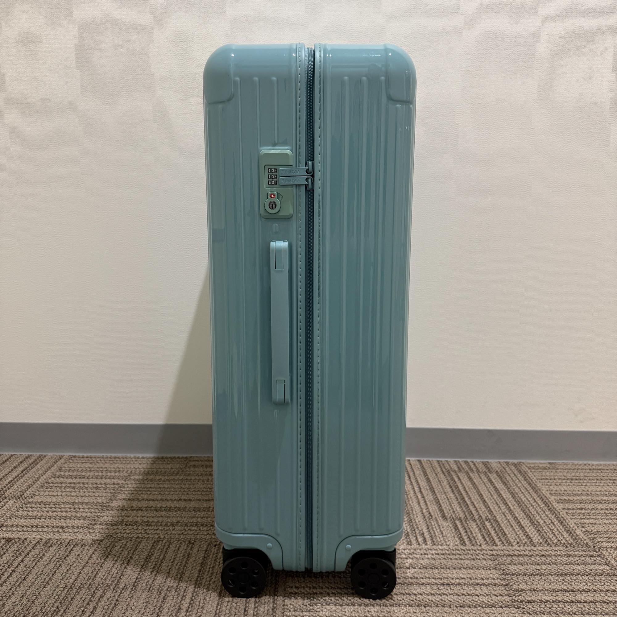 リモワ　エッセンシャル　 S832.73.88.4　 チェックインL 85L　新品　グレイシャーブルー　4輪
