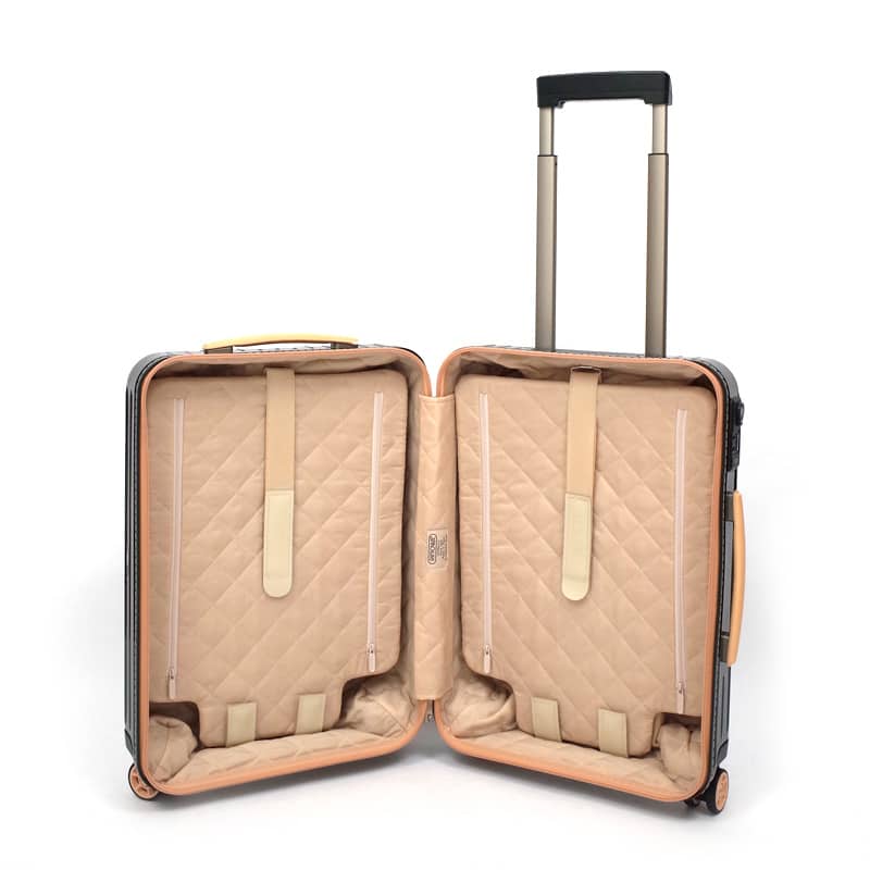 リモワ　ボサノバ　870.52.41.4　在庫商品　32リットル　4輪