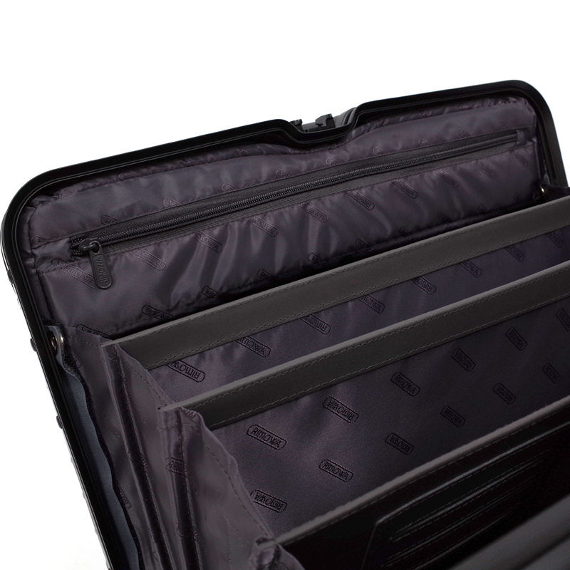 リモワ　トパーズ ステルス　在庫商品　923.40.01.2　28リットル　2輪