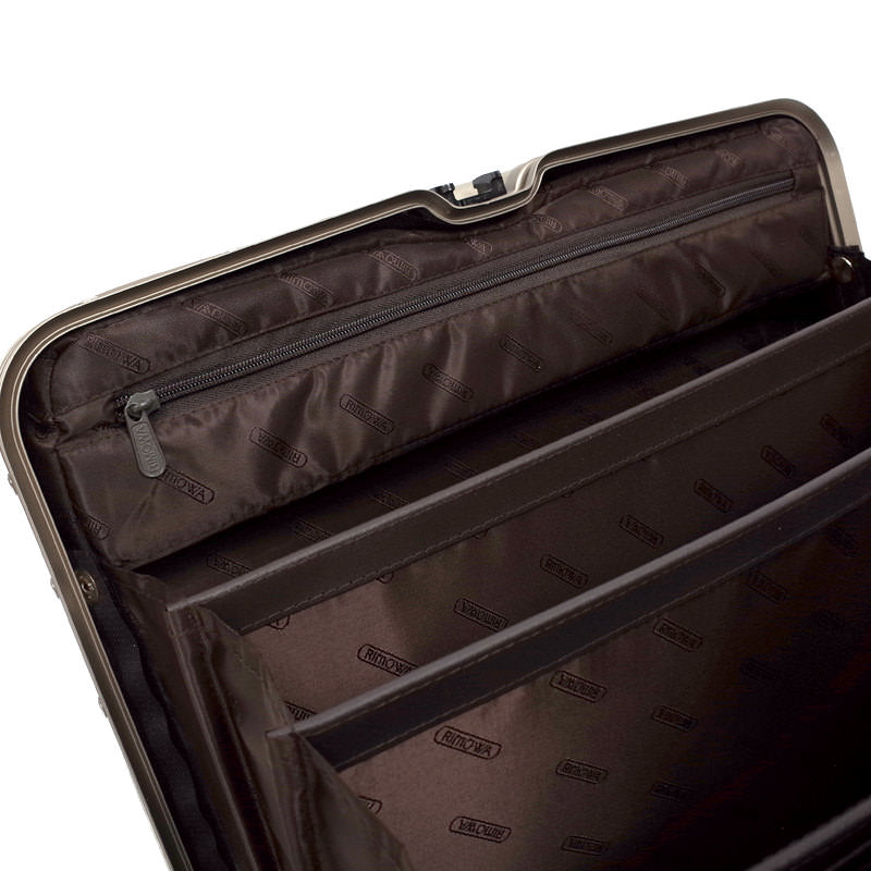 リモワ　トパーズ チタニウム　920.40.03.2　在庫商品　28リットル　2輪