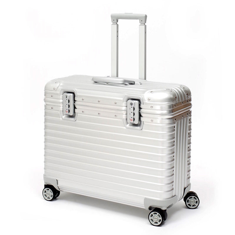 リモワ　パイロット　923.50.00.4　アウトレット商品　34リットル　4輪