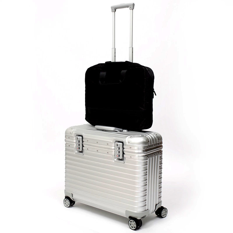 リモワ　パイロット　923.50.00.4　在庫商品　34リットル　4輪