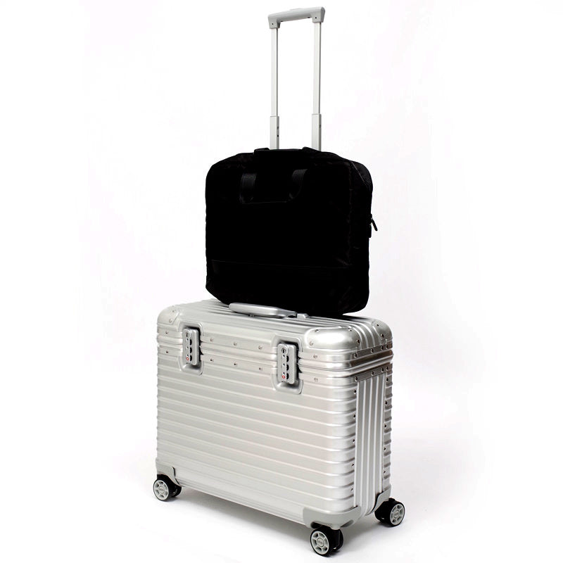 リモワ　パイロット　923.50.00.4　在庫商品　34リットル　4輪