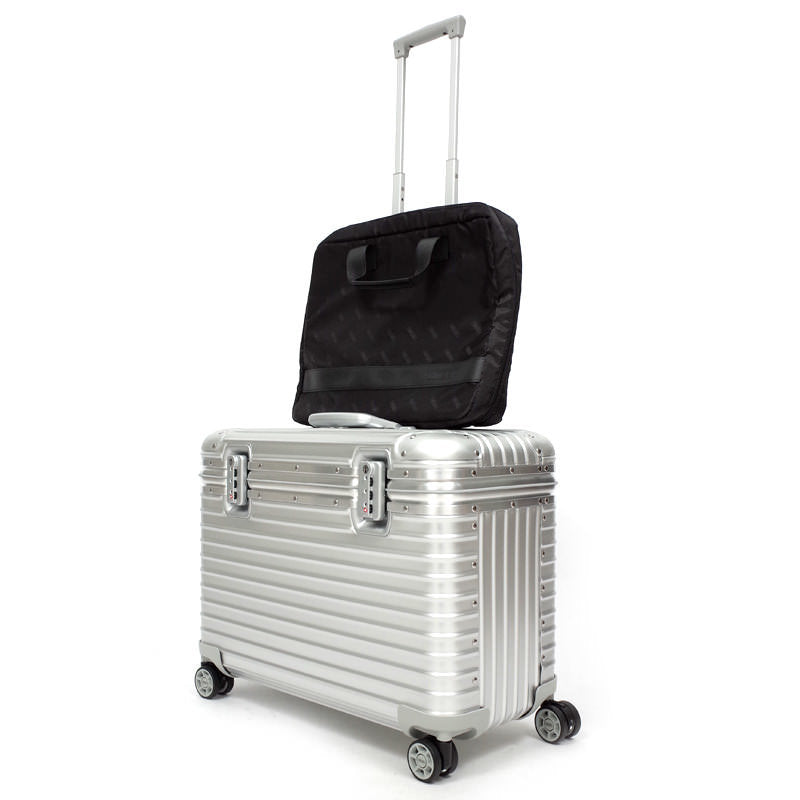 リモワ　パイロット　920.51.00.4　在庫商品　37リットル　4輪