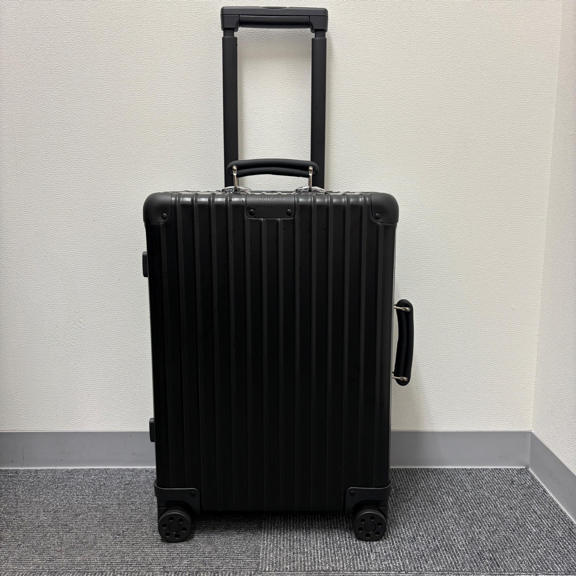 リモワ　クラシック　973.53.01.4　キャビン　在庫商品　ブラック　36リットル　4輪