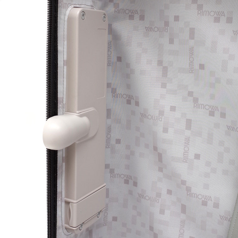 リモワ　サルサ　電子タグ　811.70.38.5　在庫商品　78リットル　4輪