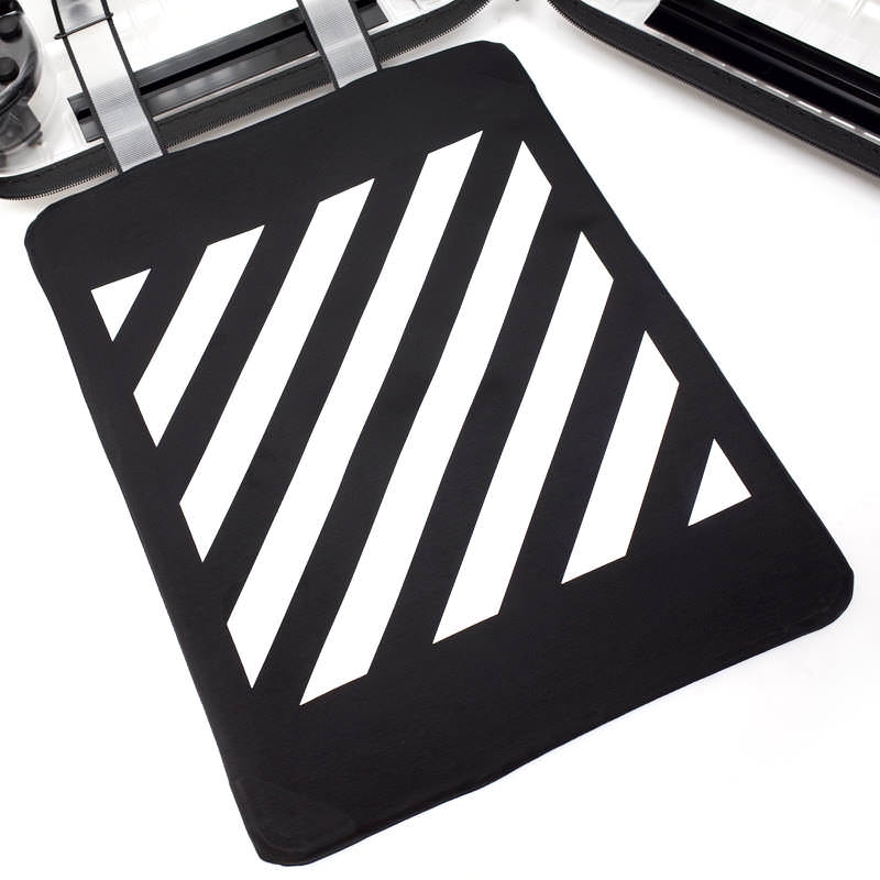 リモワ×OFF-WHITE限定　在庫商品　36リットル　ブラック　4輪