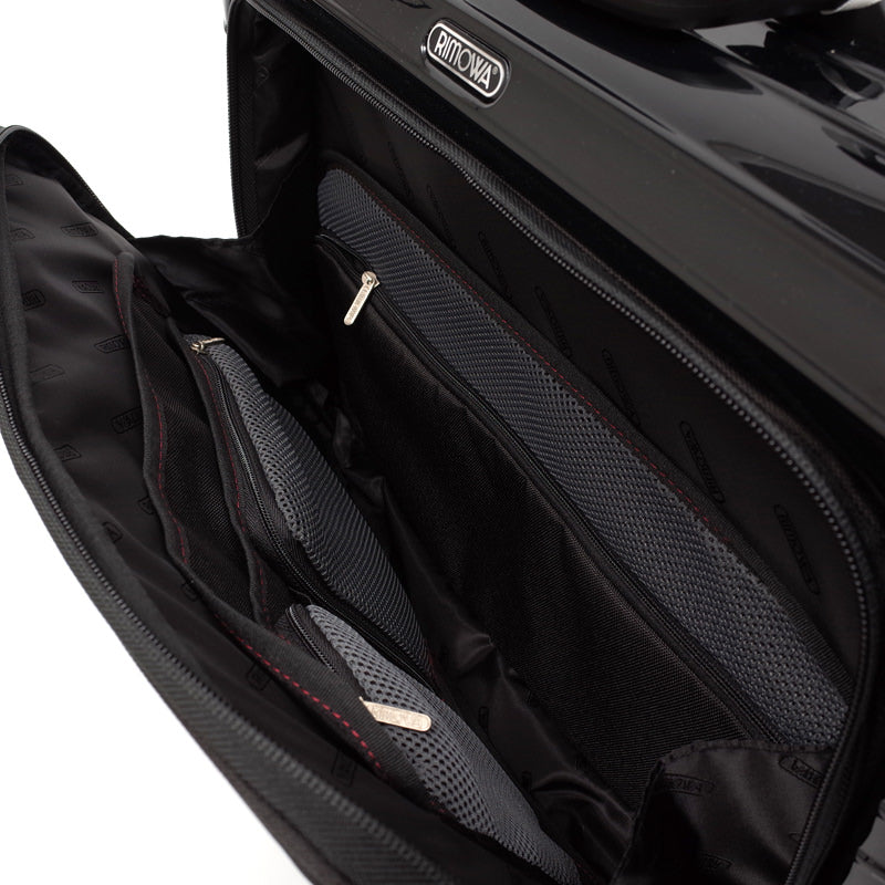リモワ　サルサデラックス ハイブリッド　840.50.50.4　在庫商品　32リットル　4輪