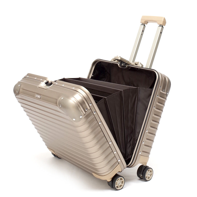 リモワ　トパーズ チタニウム　923.40.03.4　在庫商品 26リットル　4輪