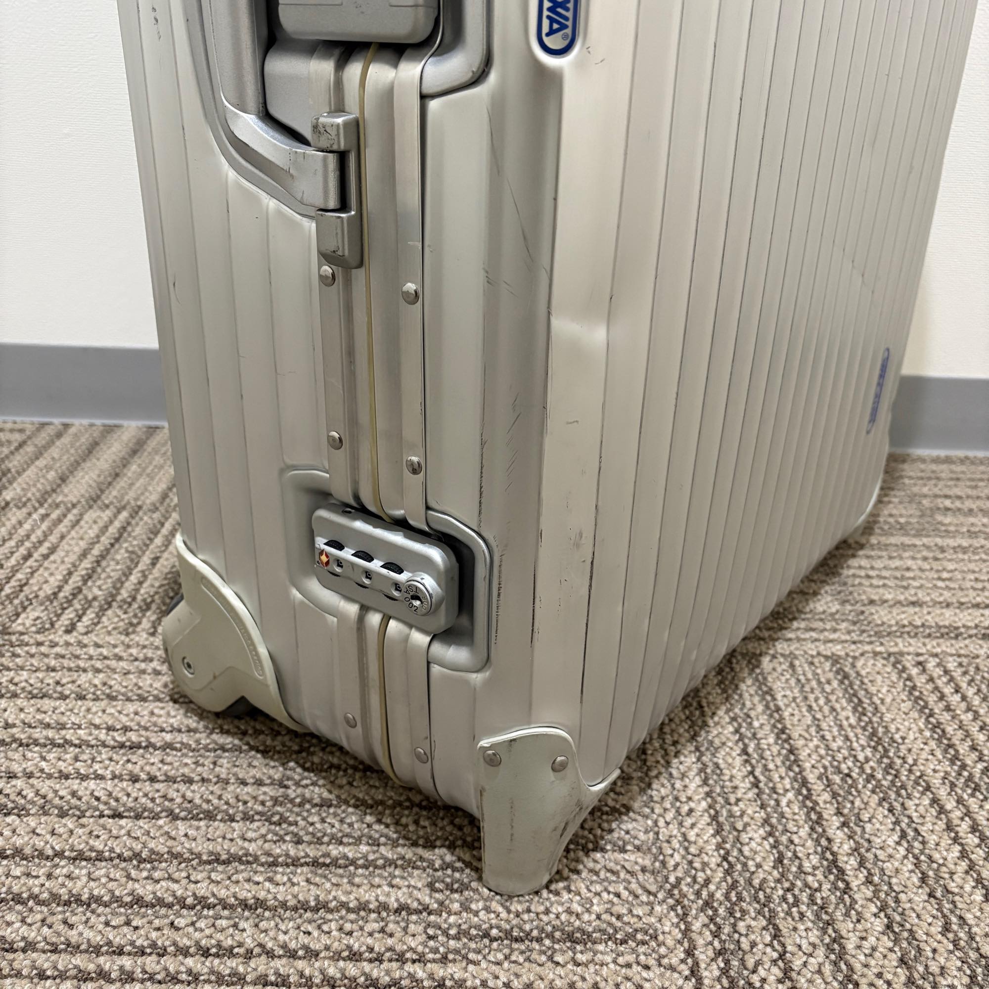 リモワ　トパーズ　中古商品　930.70　82リットル　2輪