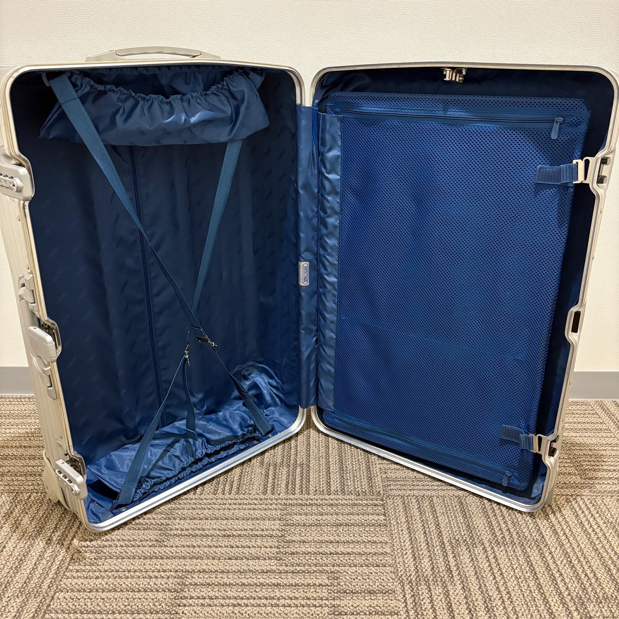 リモワ　トパーズ　中古商品　930.70　82リットル　2輪