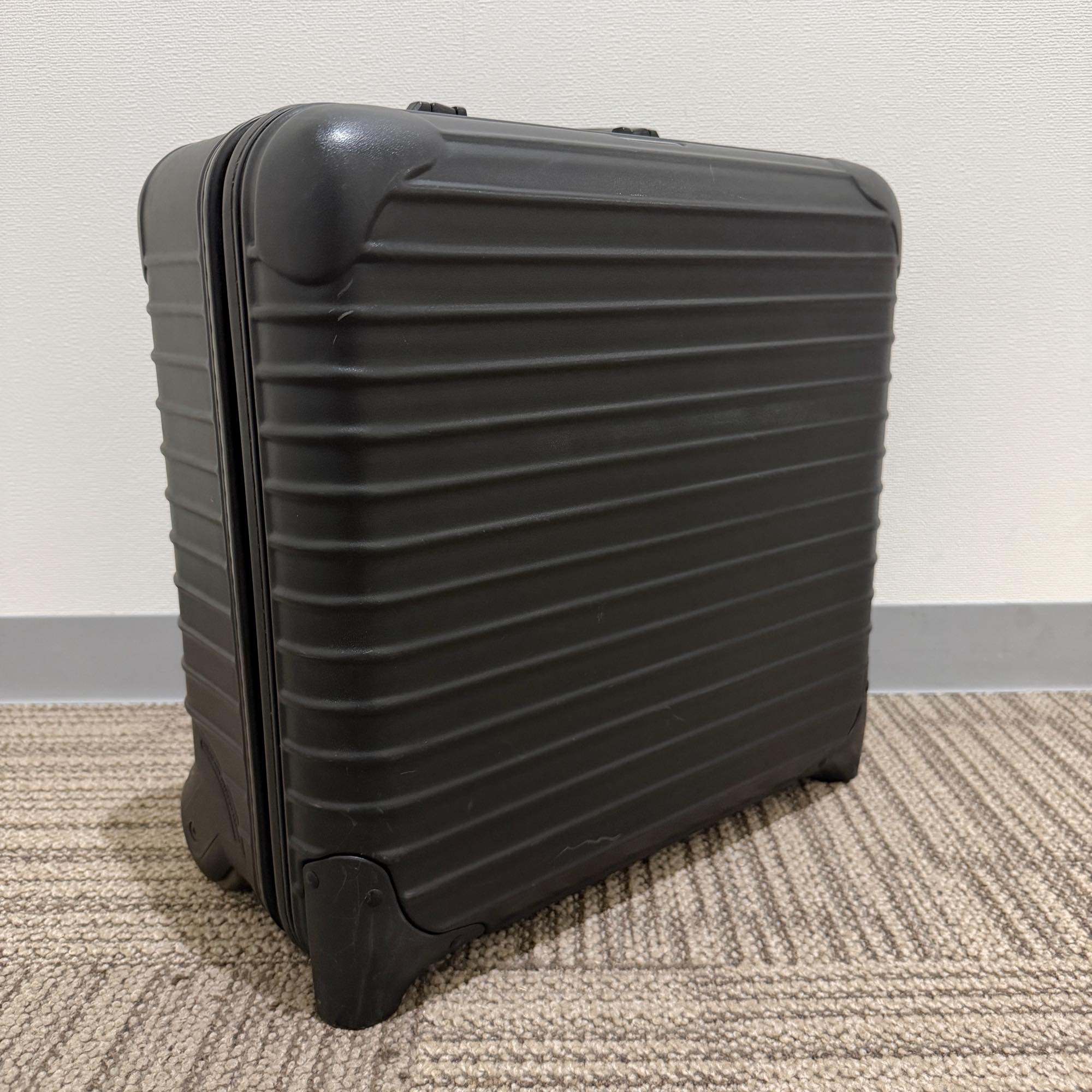 リモワ　エッセンシャル(サルサ)　トロリー　中古商品　810.40-10　25リットル　2輪