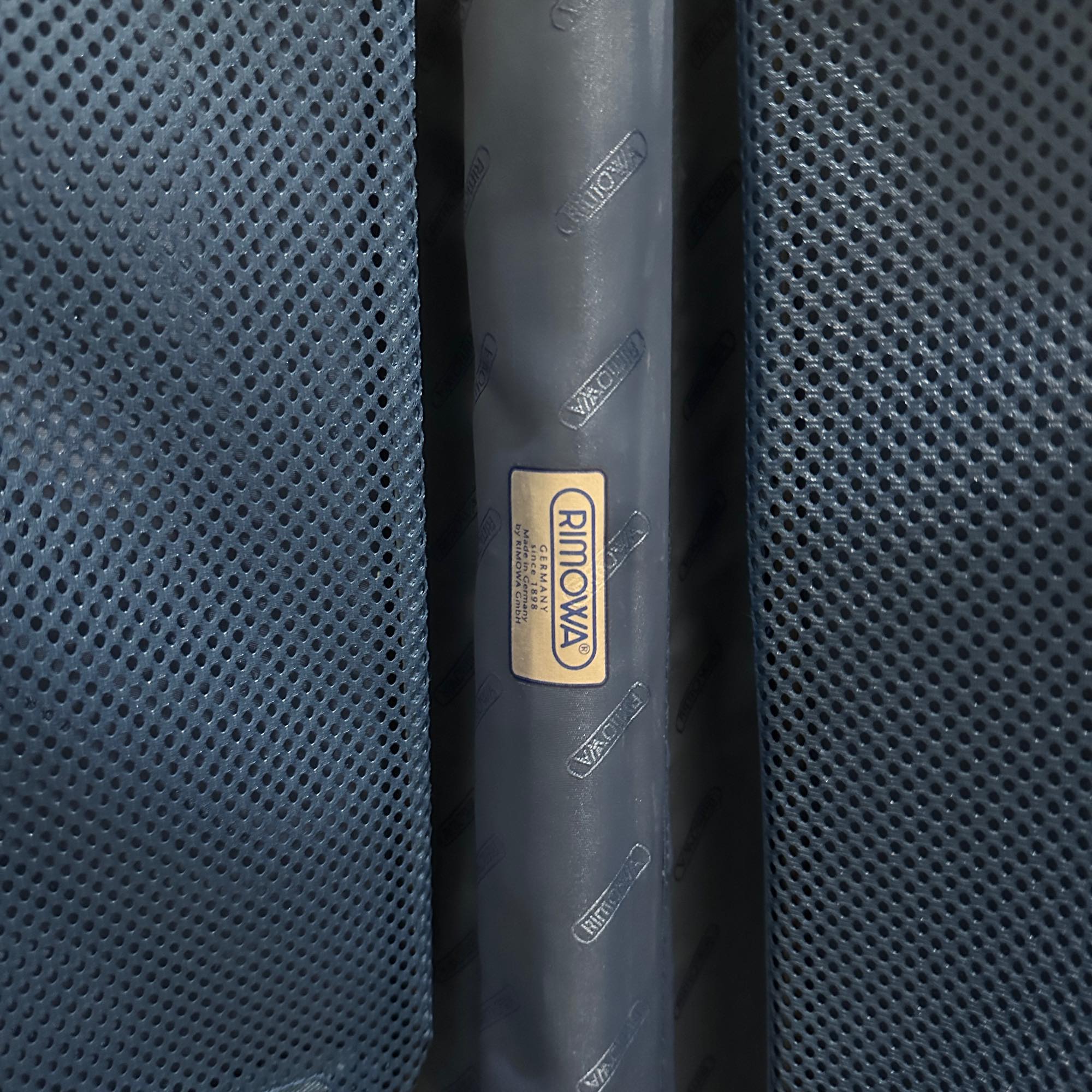 リモワ　トパーズ　929.52-10　中古美品　32リットル　2輪