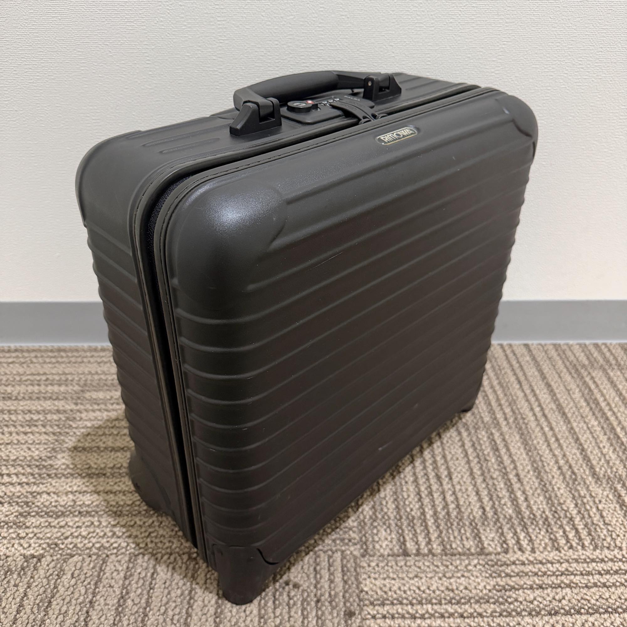 リモワ　エッセンシャル(サルサ)　トロリー　中古商品　810.40-11　25リットル　2輪