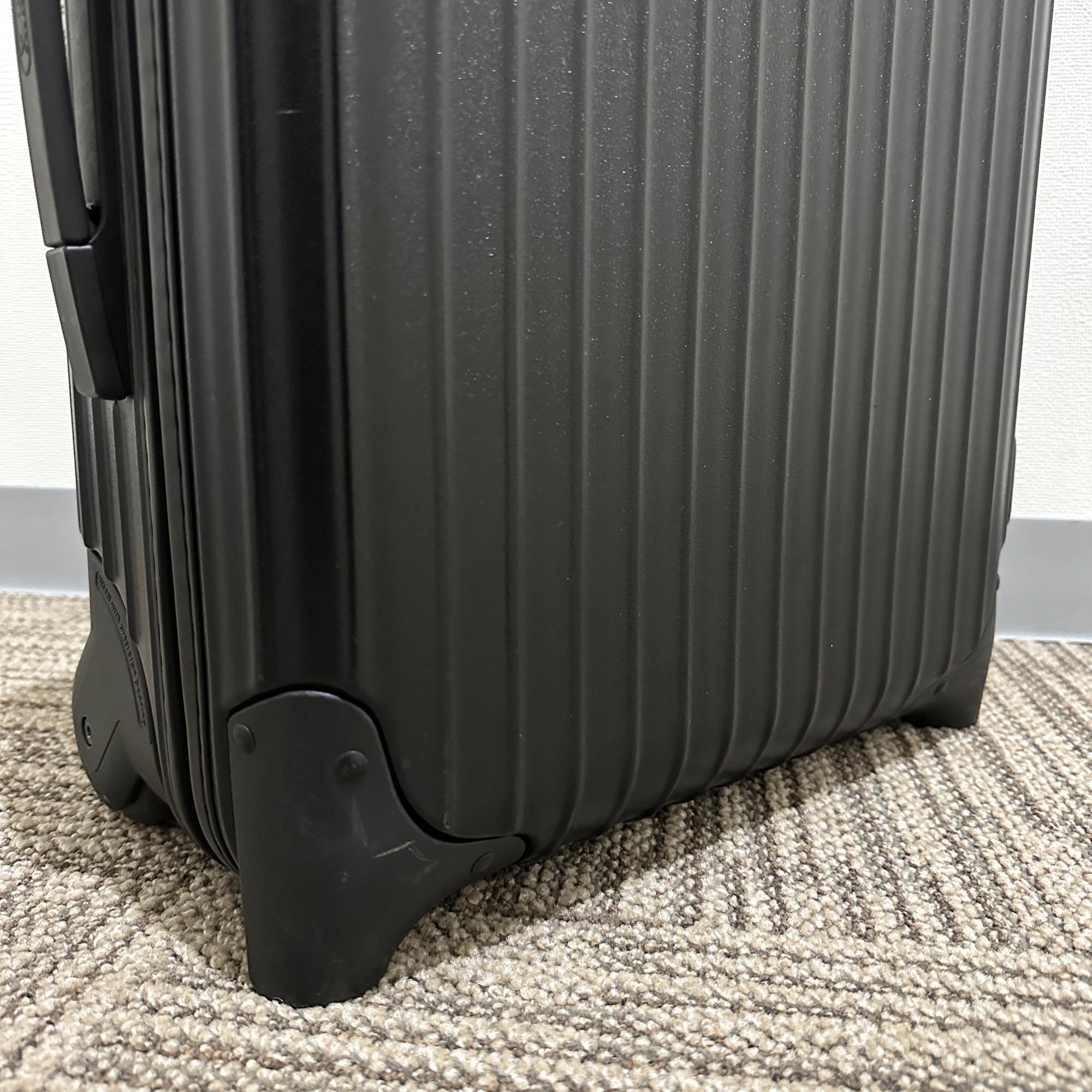 リモワ　サルサ　851.52-11　32リットル　中古商品　2輪