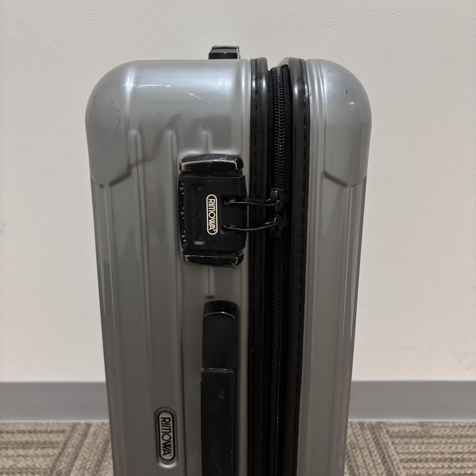 リモワ　エッセンシャル(サルサ)　中古商品　856.52-11　35リットル　2輪