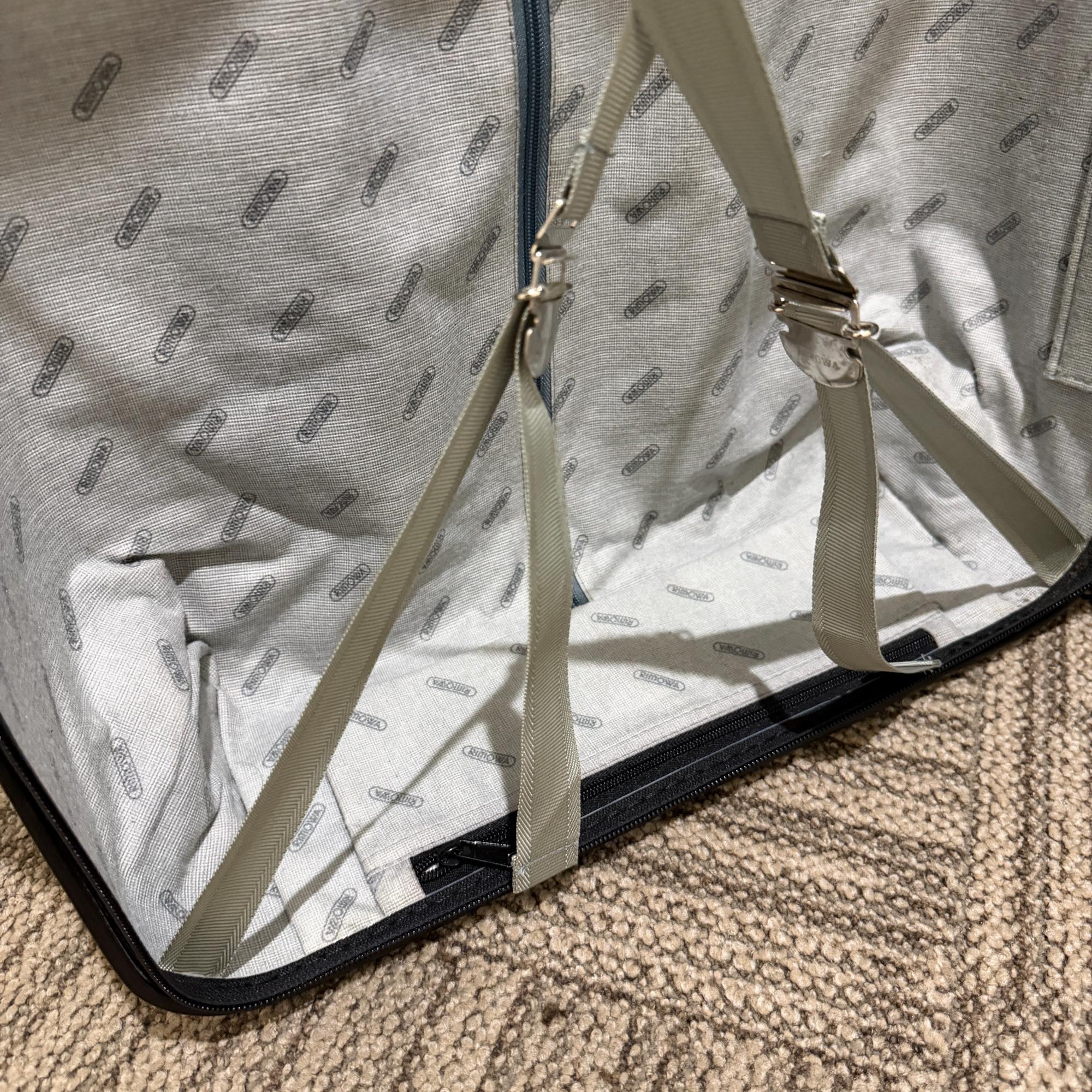 リモワ　エッセンシャル(サルサ)　856.63-11　63リットル　中古商品　2輪