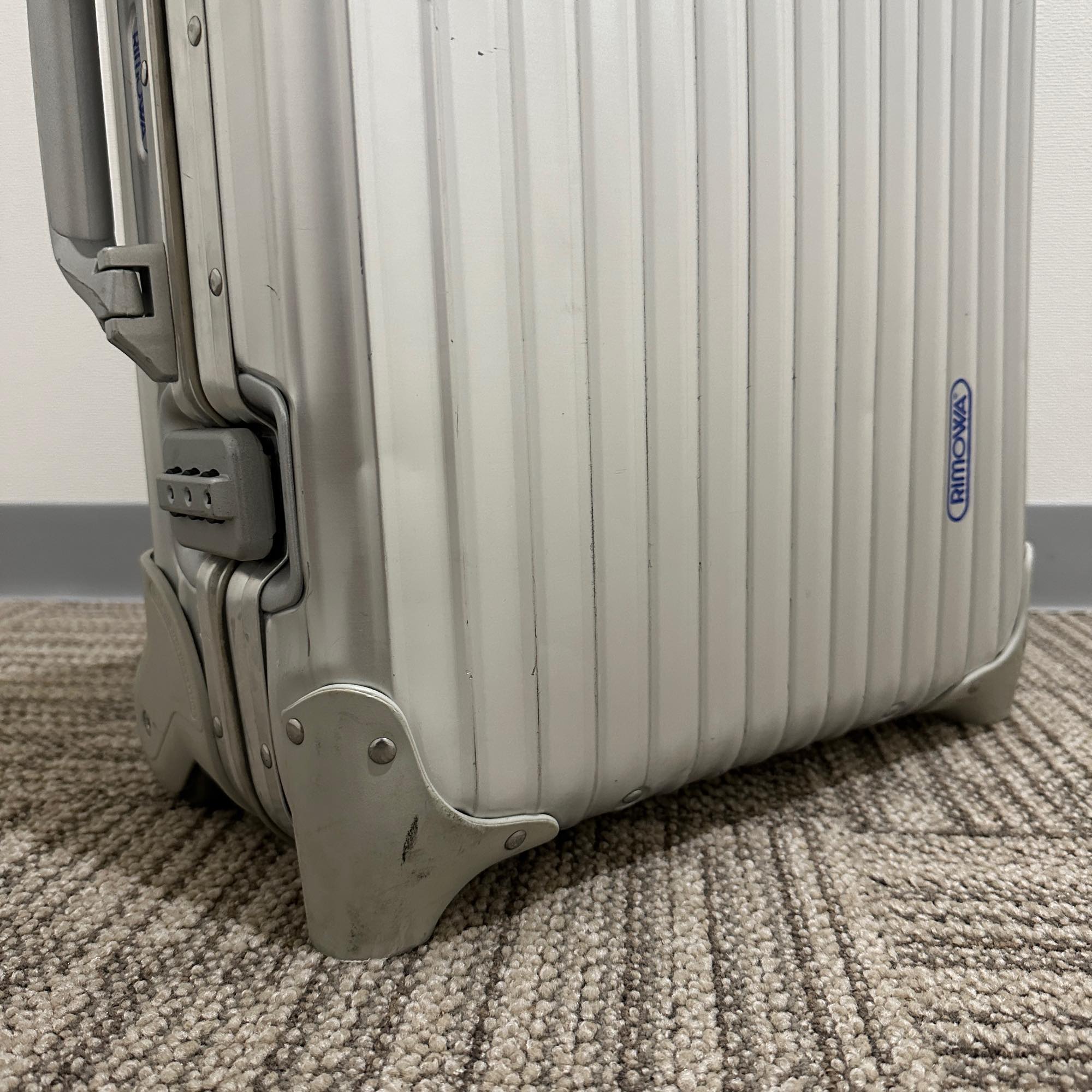 リモワ トパーズ 929.52-11 中古商品 32リットル 2輪 – リモワ(RIMOWA