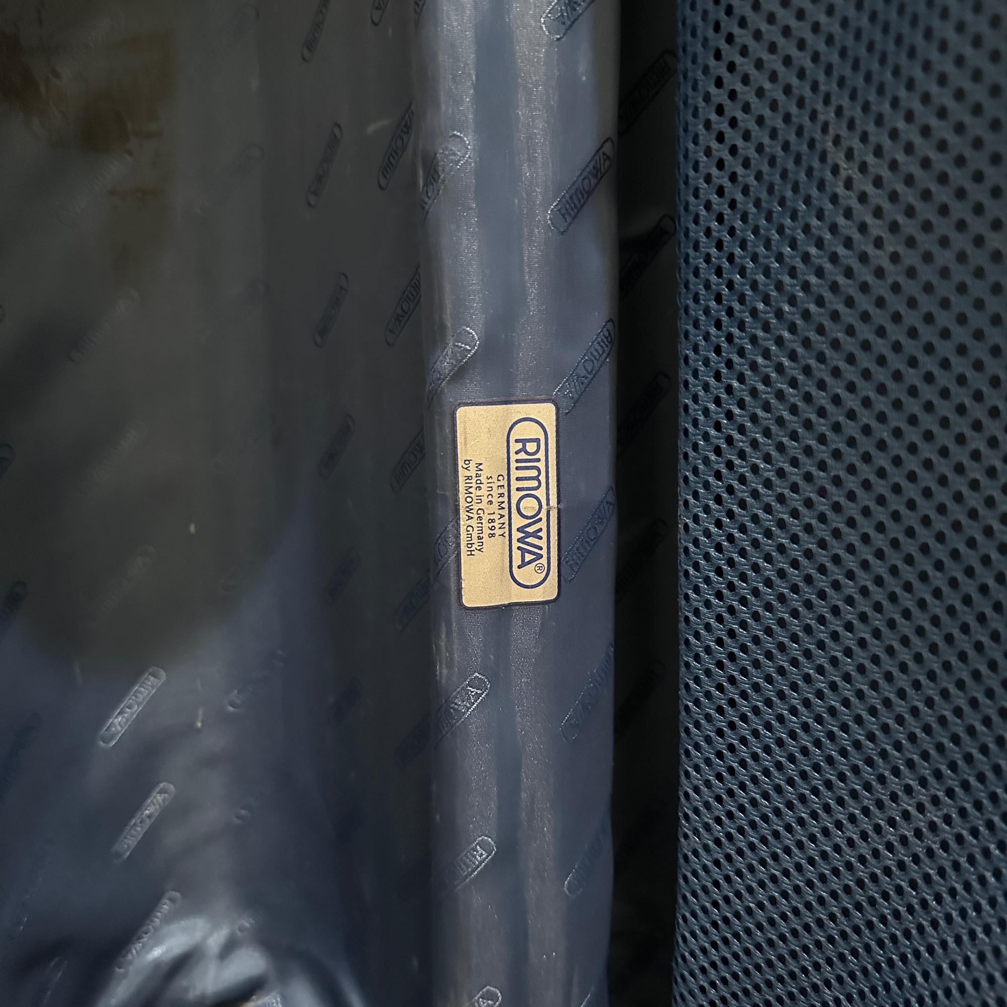 リモワ　トパーズ　929.52-11　中古商品　32リットル　2輪