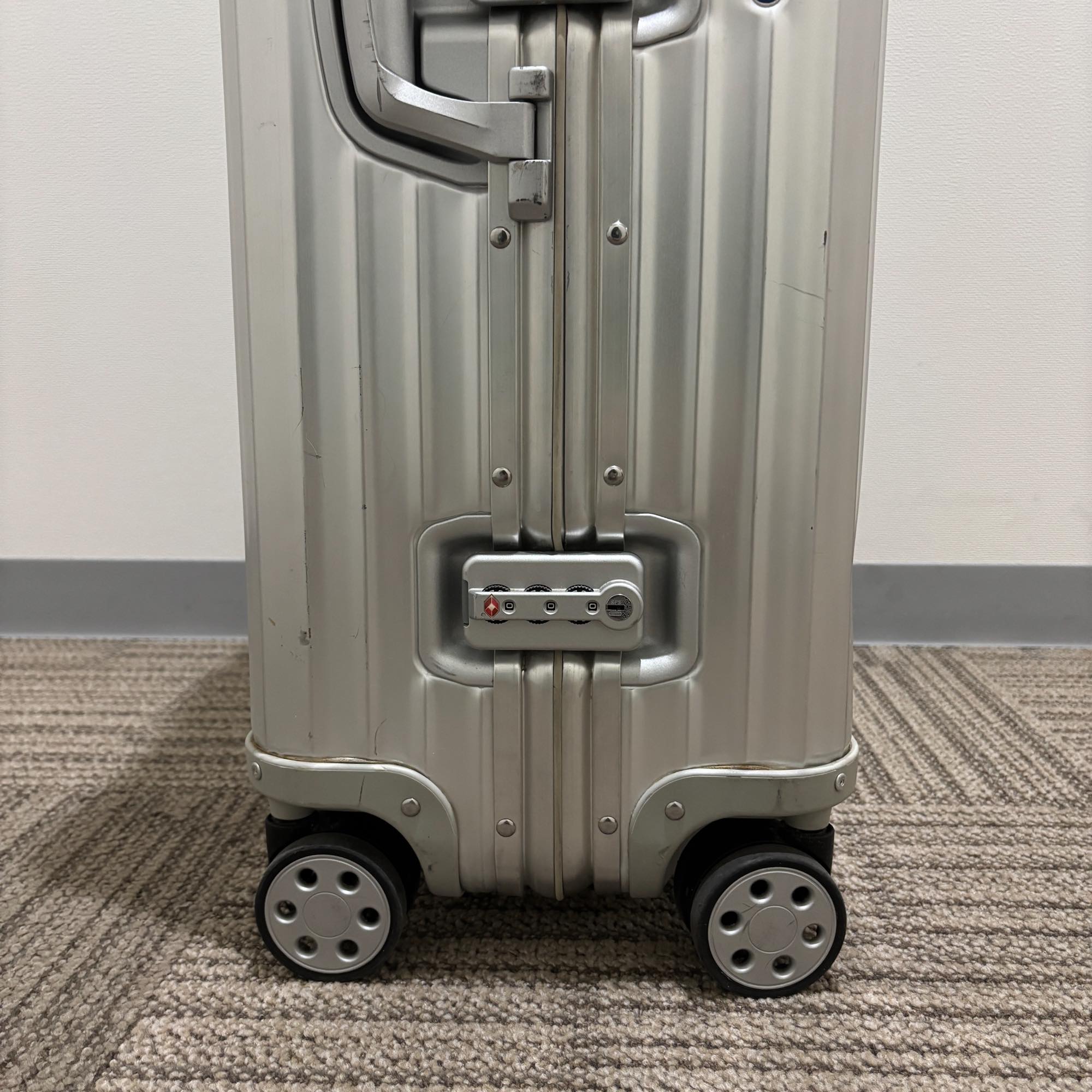 リモワ　オリジナル(トパーズ)　中古商品　932.77-11　104リットル　4輪